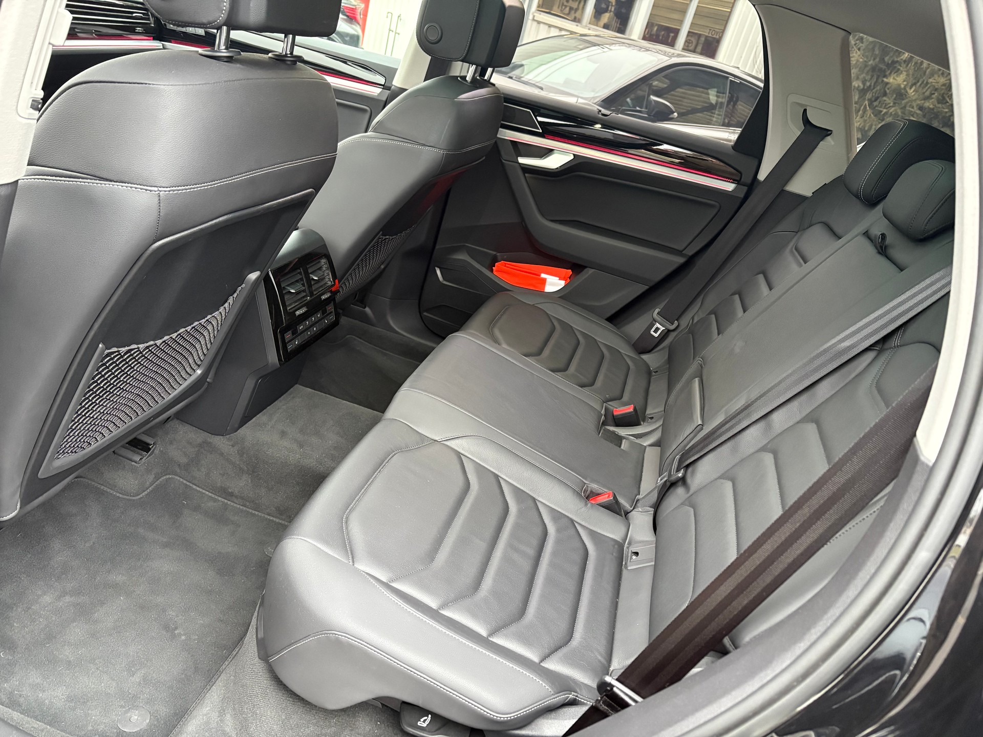 VW Touareg 3.0 TSI eHybrid Elegance Tiptronic-image-9