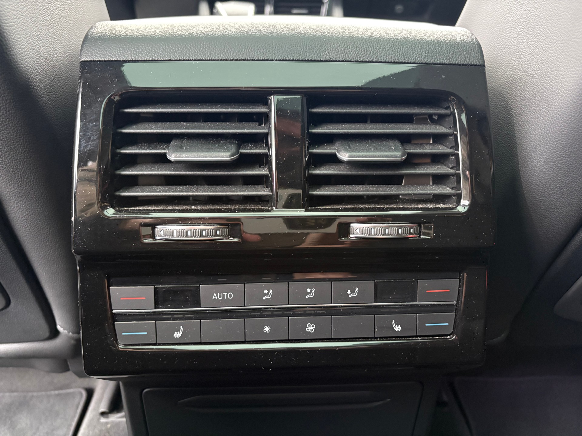 VW Touareg 3.0 TSI eHybrid Elegance Tiptronic-image-11