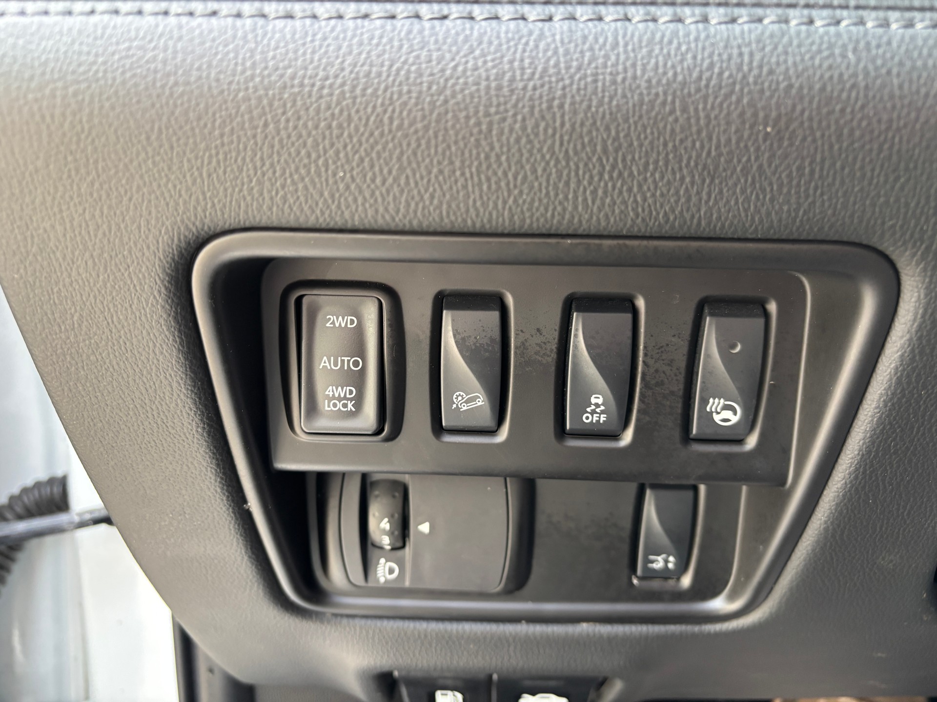 RENAULT Koleos 2.0 dCi Initiale Paris 4WD-image-9