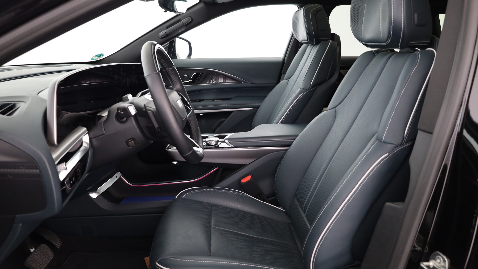 CADILLAC LYRIQ Luxury 102 kWh AWD-image-5