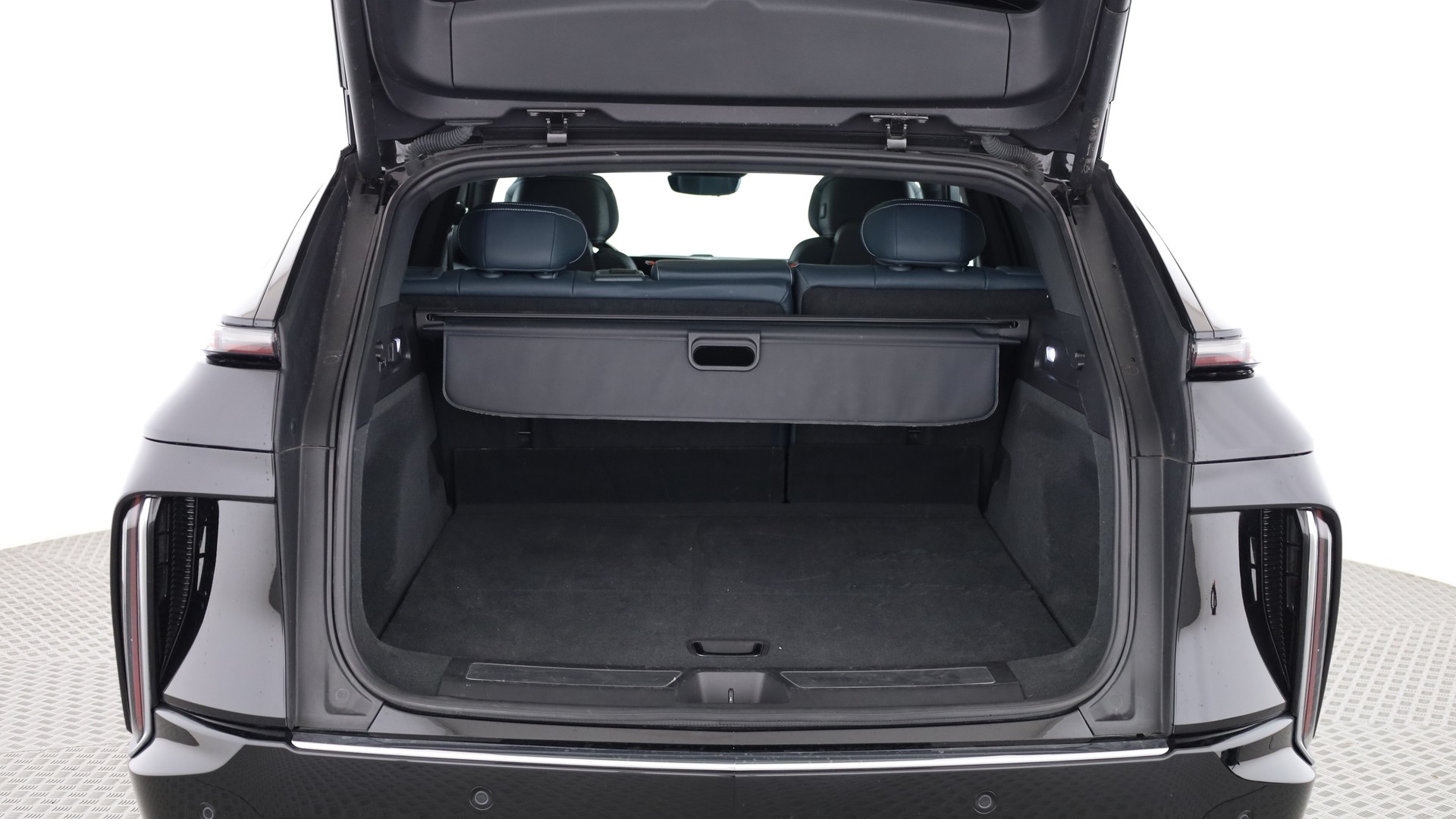 CADILLAC LYRIQ Luxury 102 kWh AWD-image-9