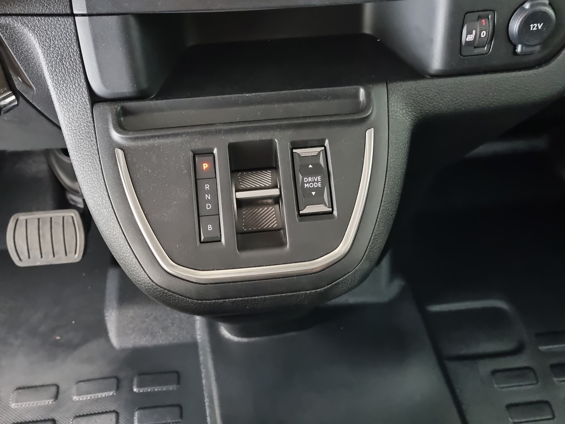 PEUGEOT e-Expert Premium 50 KWh Standard L2 AHK Glastüren-image-15