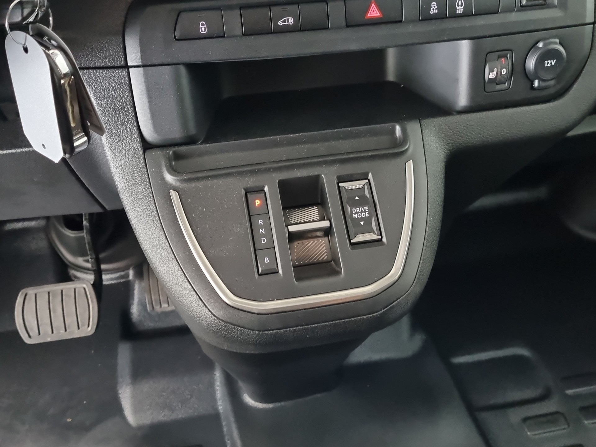 PEUGEOT e-Expert Premium 50 KWh Standard L2 AHK Glastüren-image-9