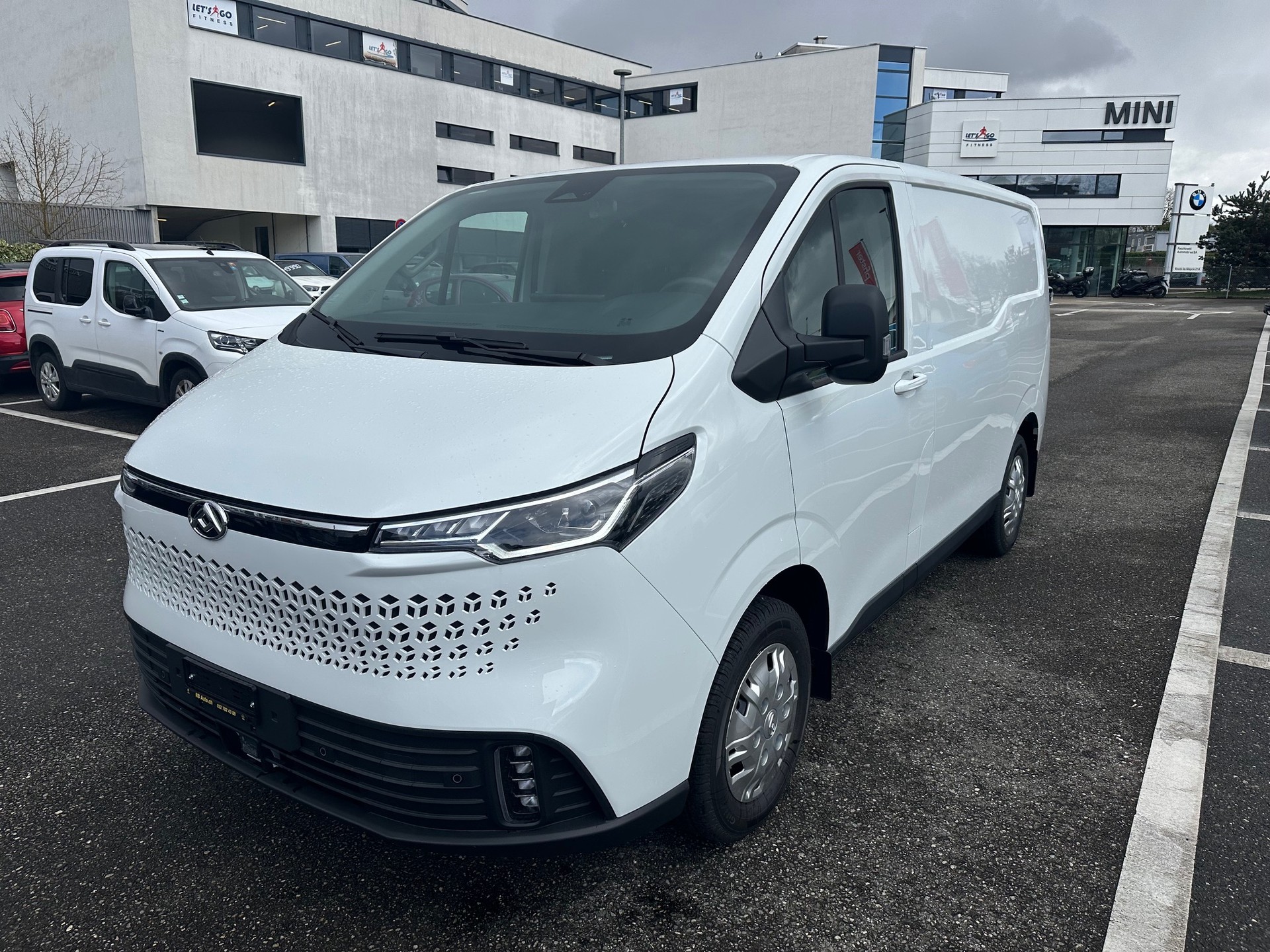 MAXUS eDeliver 7 L1 77kWh-image-1
