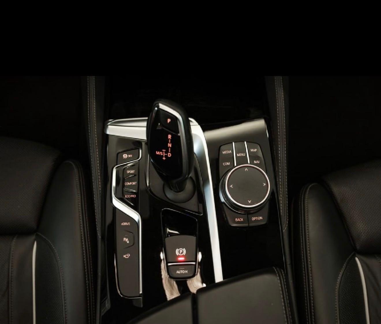 BMW 530e xDrive Steptronic-image-12