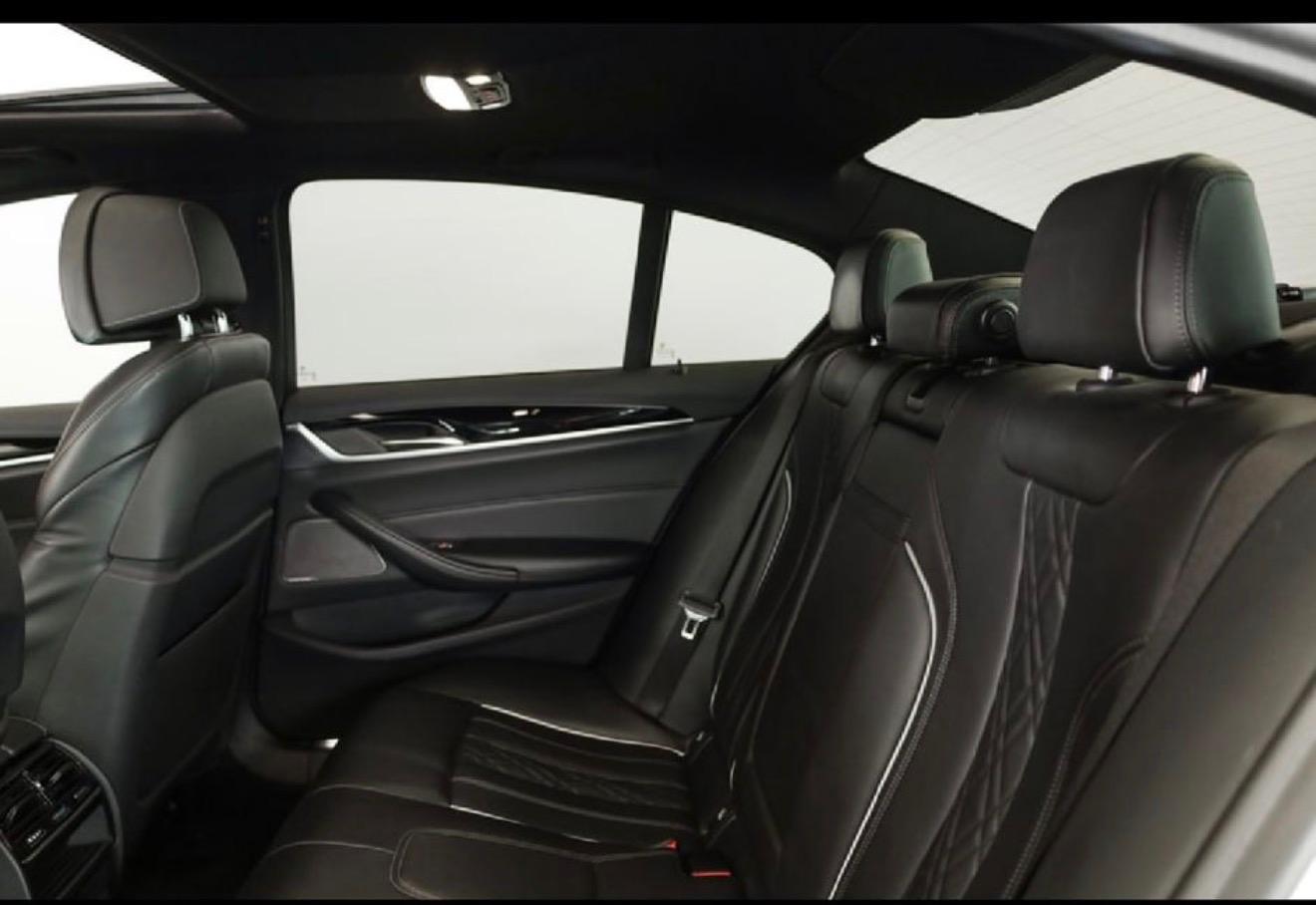 BMW 530e xDrive Steptronic-image-11