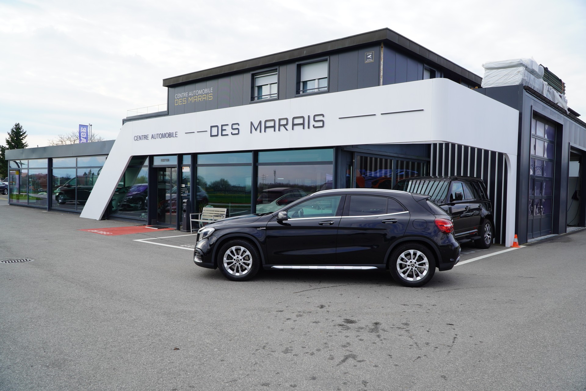 MERCEDES-BENZ GLA 250 AMG Line 4Matic 7G-DCT-image-4