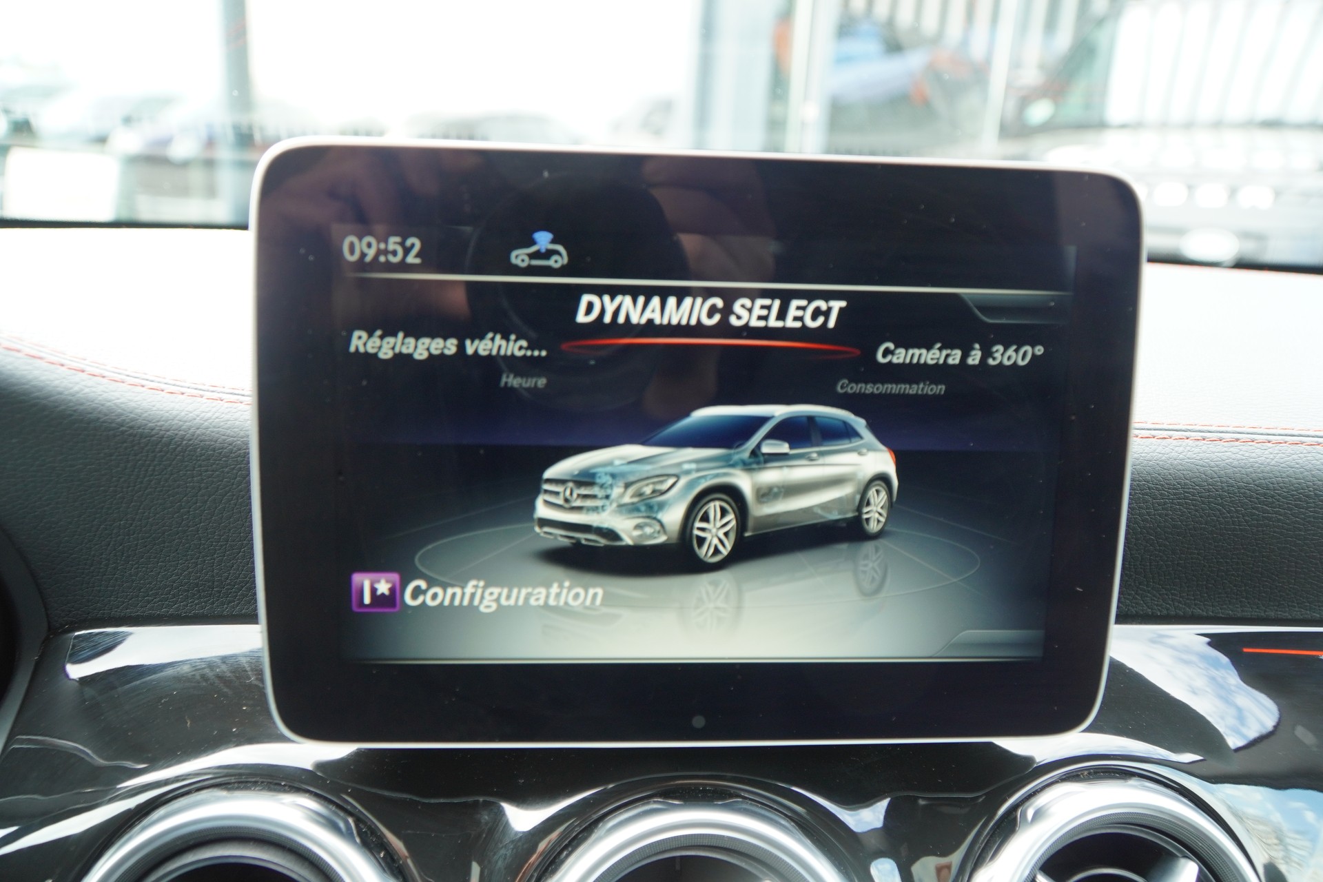 MERCEDES-BENZ GLA 250 AMG Line 4Matic 7G-DCT-image-17