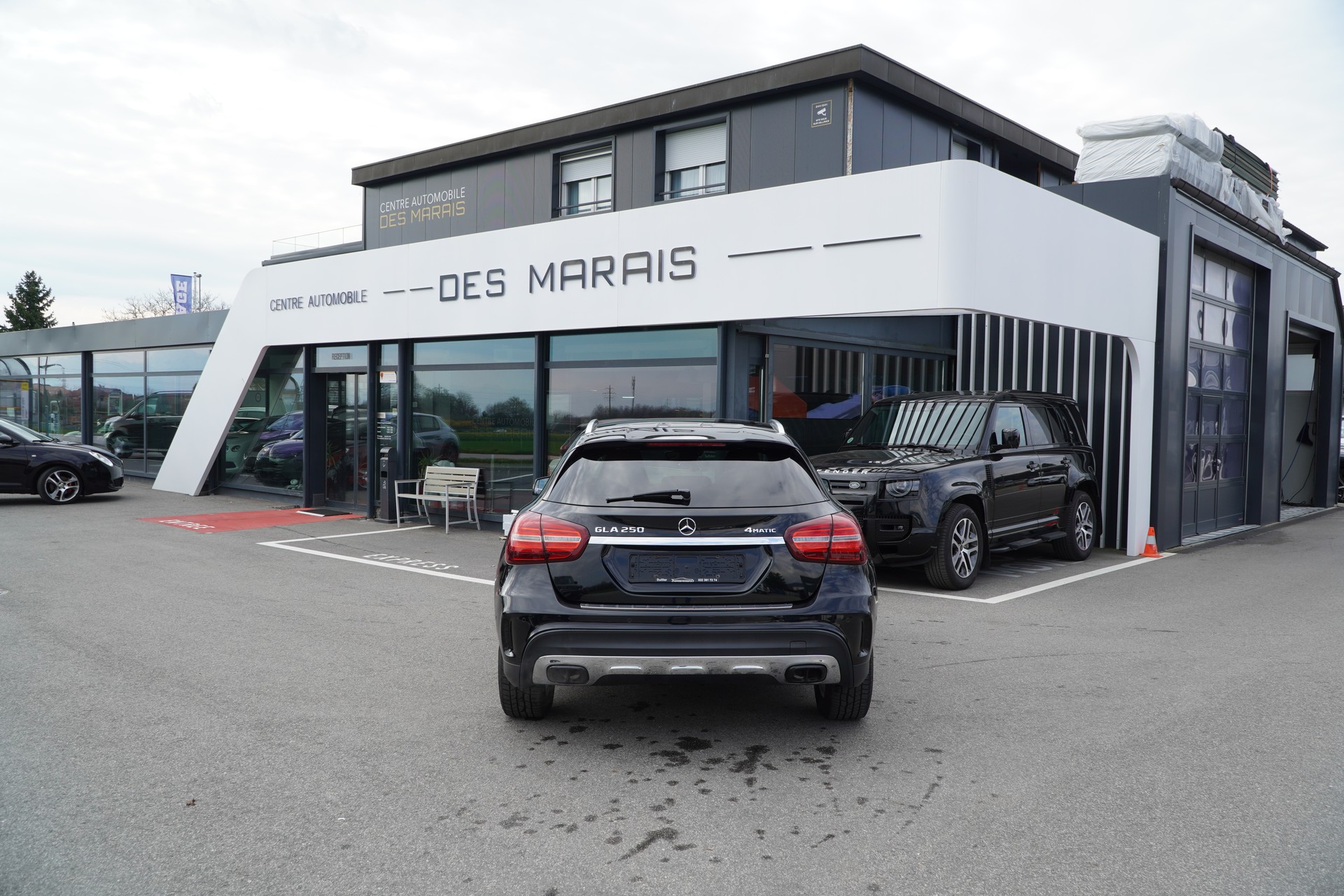 MERCEDES-BENZ GLA 250 AMG Line 4Matic 7G-DCT-image-5