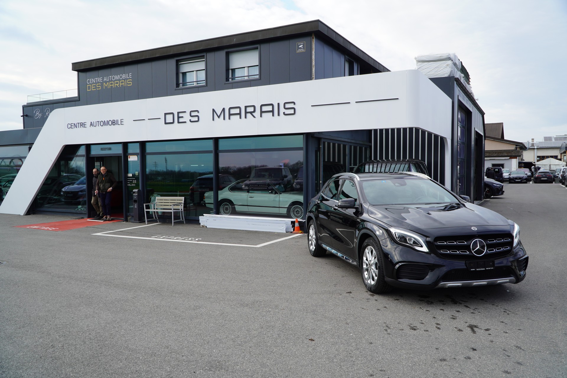 MERCEDES-BENZ GLA 250 AMG Line 4Matic 7G-DCT-showroom-element-2