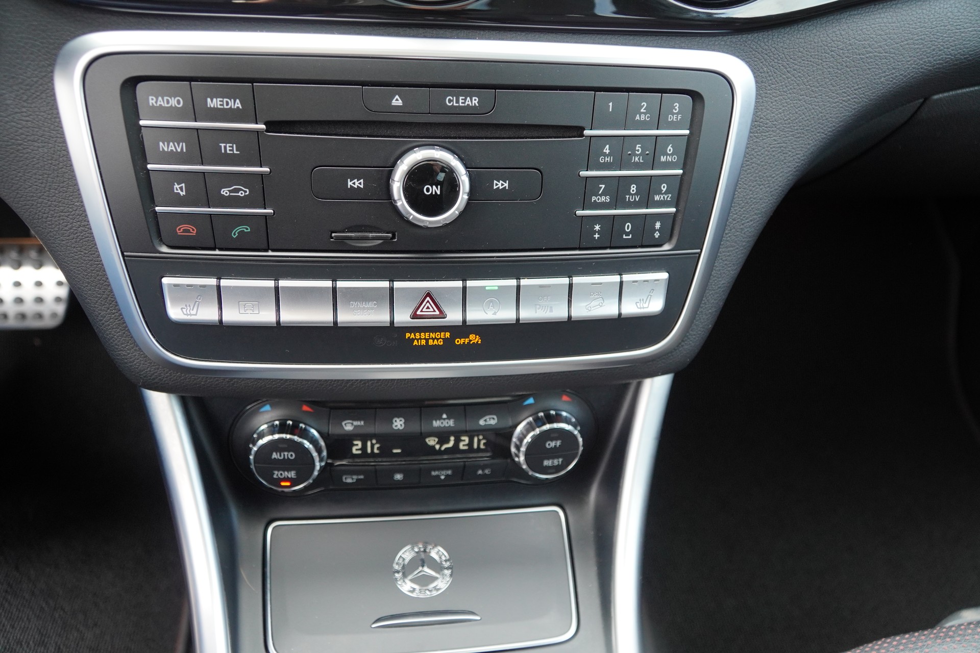 MERCEDES-BENZ GLA 250 AMG Line 4Matic 7G-DCT-image-19