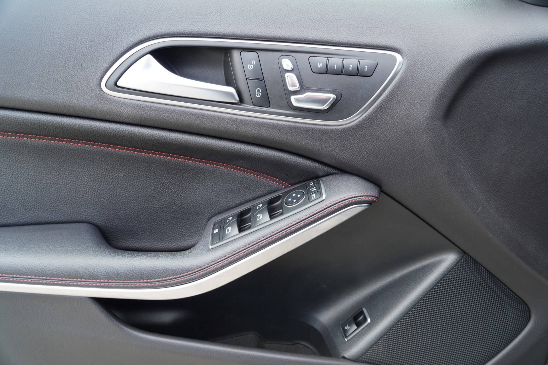 MERCEDES-BENZ GLA 250 AMG Line 4Matic 7G-DCT-image-16