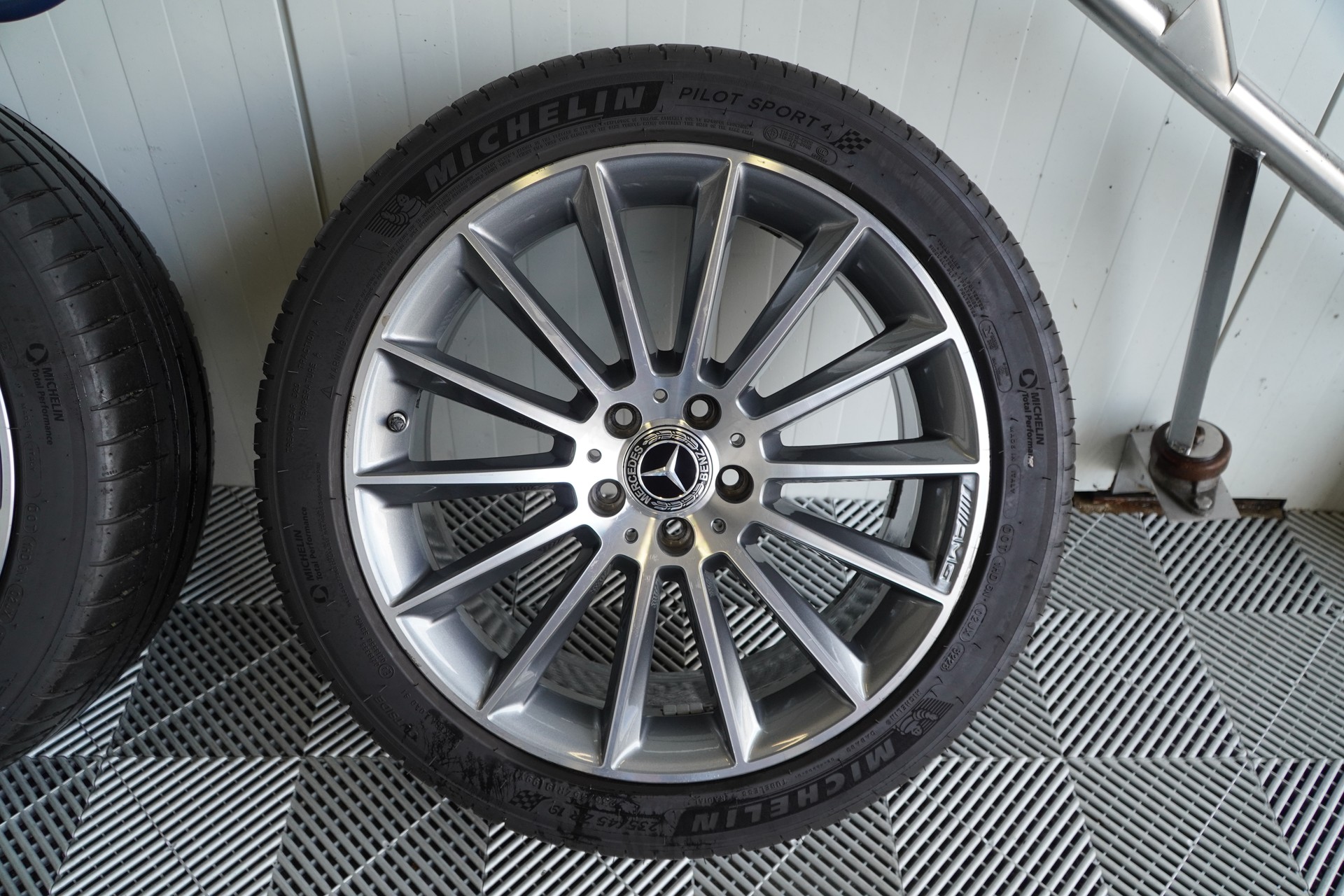 MERCEDES-BENZ GLA 250 AMG Line 4Matic 7G-DCT-image-27
