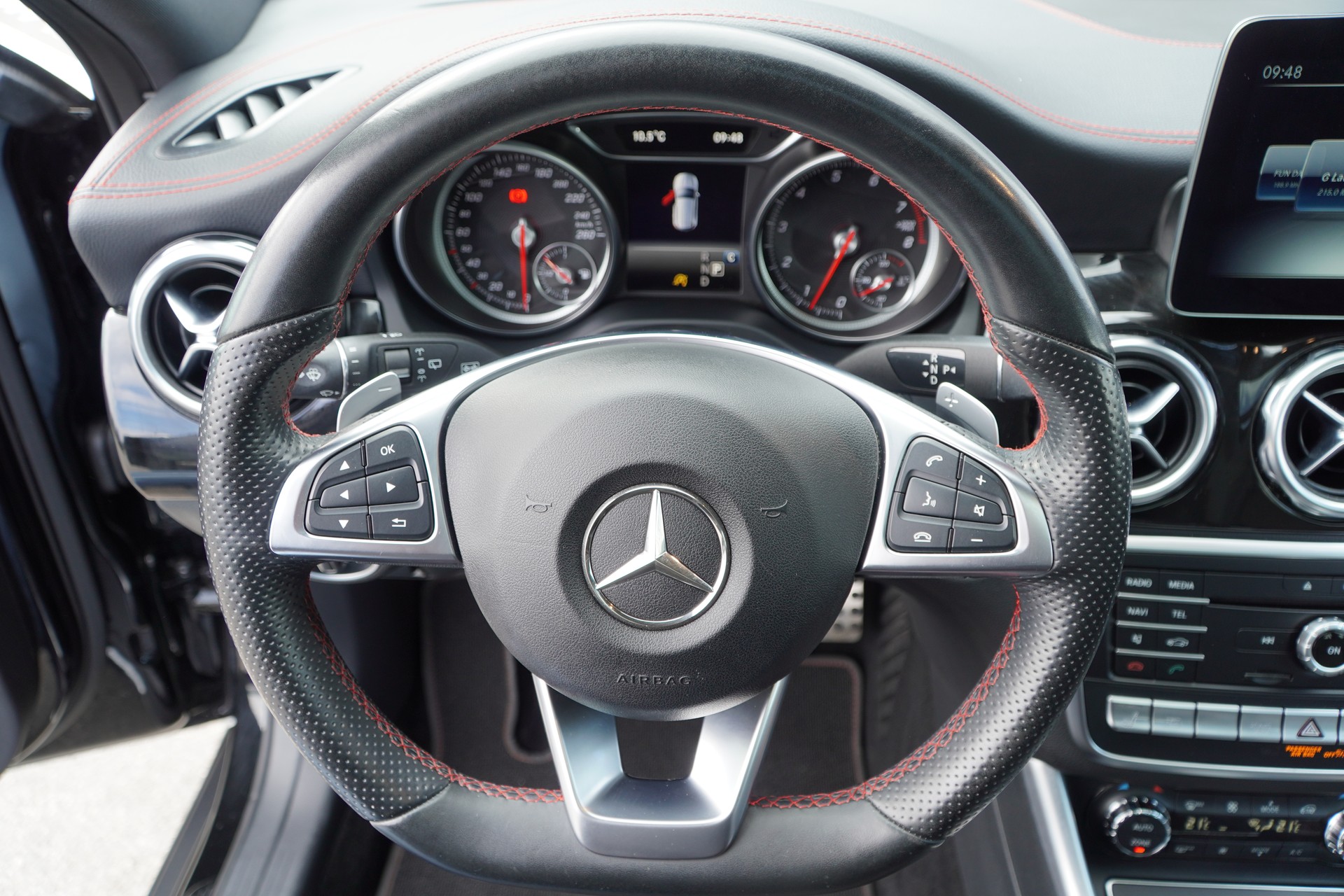 MERCEDES-BENZ GLA 250 AMG Line 4Matic 7G-DCT-image-22
