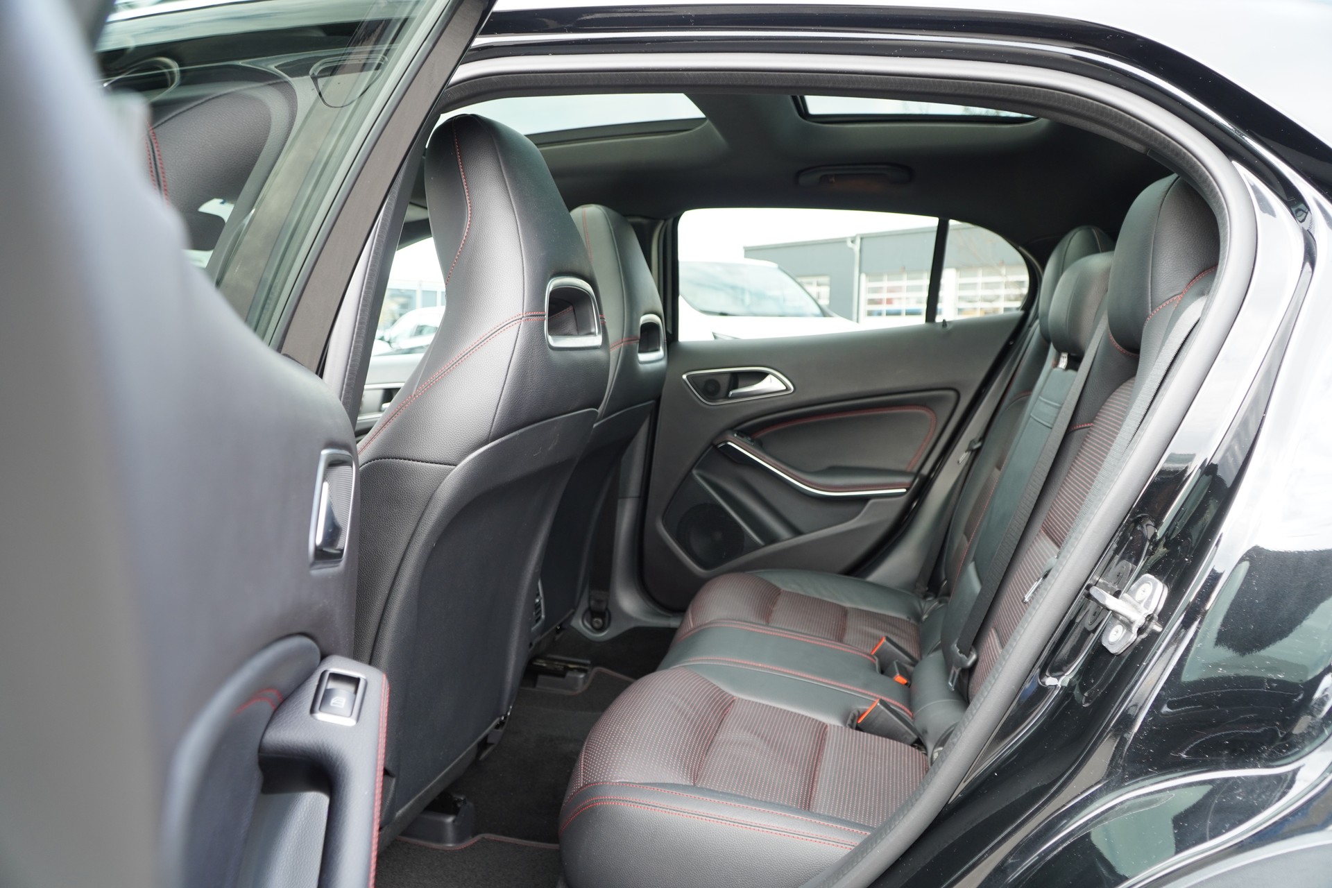 MERCEDES-BENZ GLA 250 AMG Line 4Matic 7G-DCT-image-25
