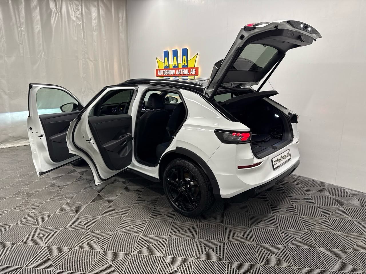 VW T-Roc 1.5 eTSI mHEV R-Line DSG-image-14