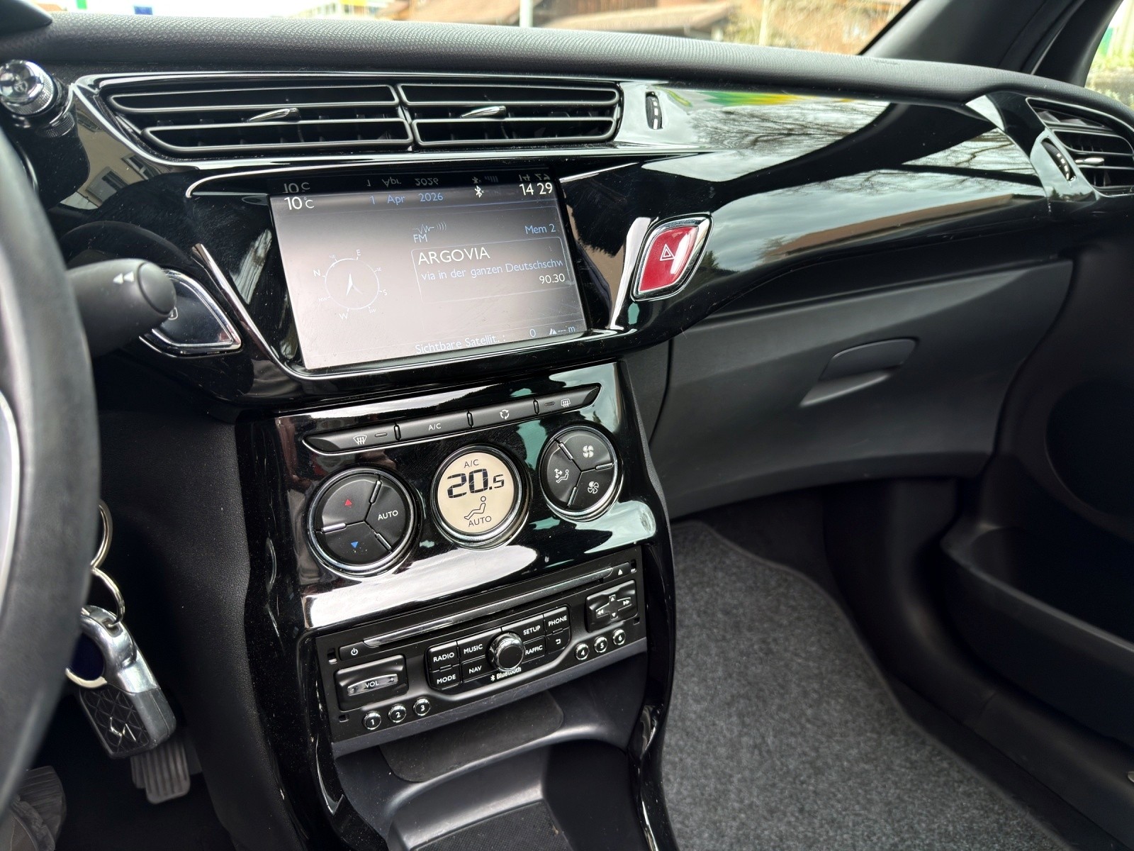 DS AUTOMOBILES DS3 Cabrio 1.6 VTi So Chic-image-12