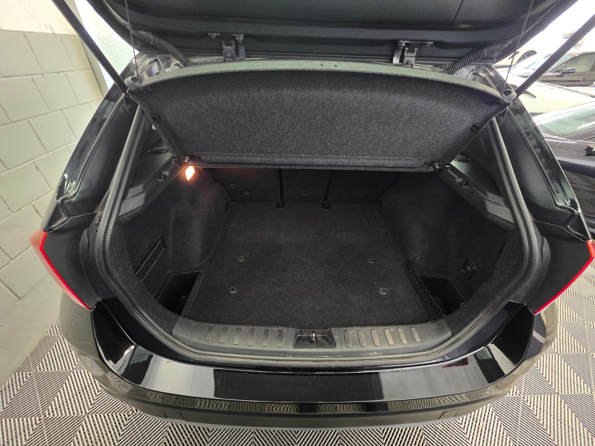 BMW X1 xDrive 28i Steptronic-image-12