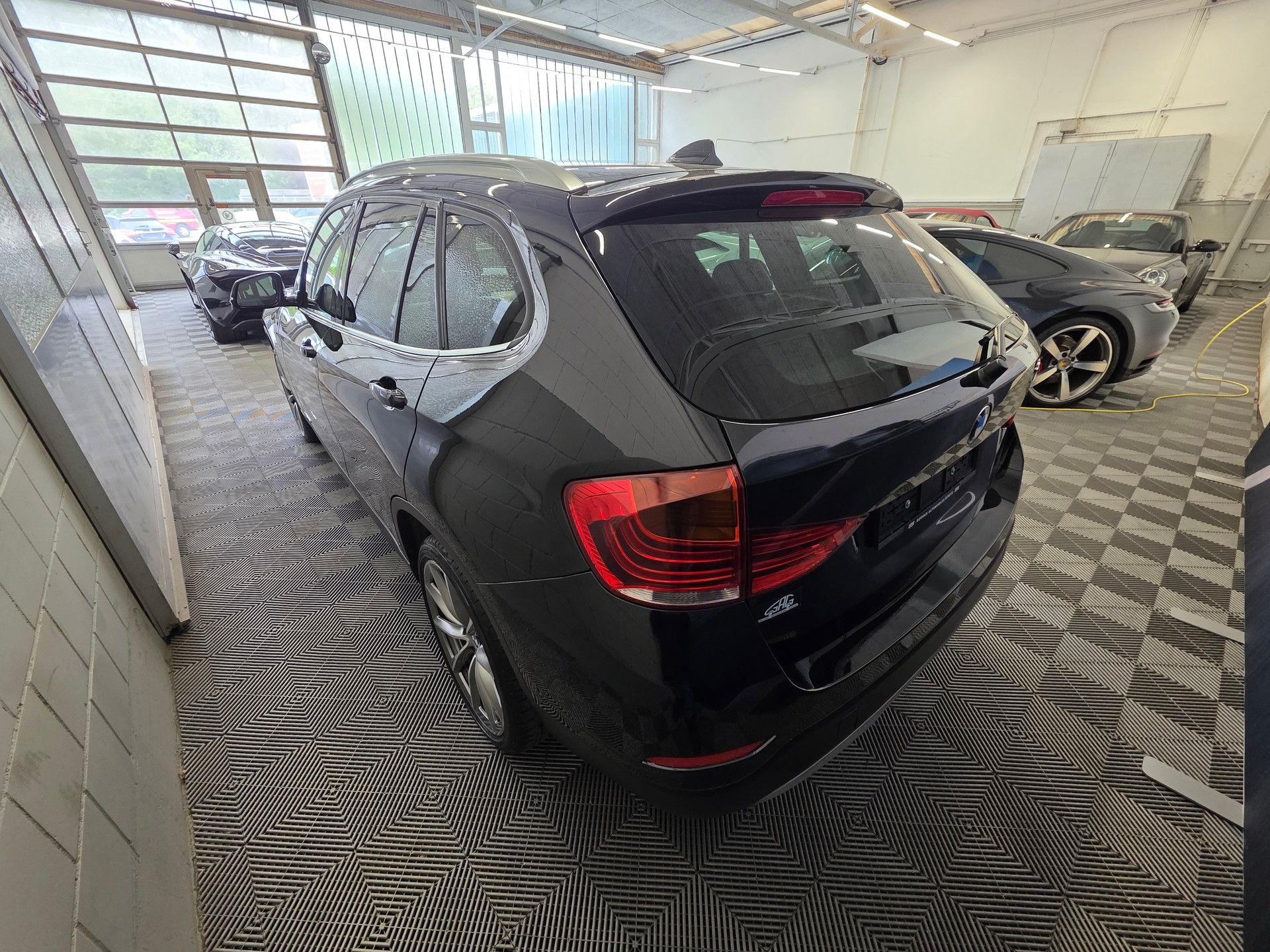 BMW X1 xDrive 28i Steptronic-image-5