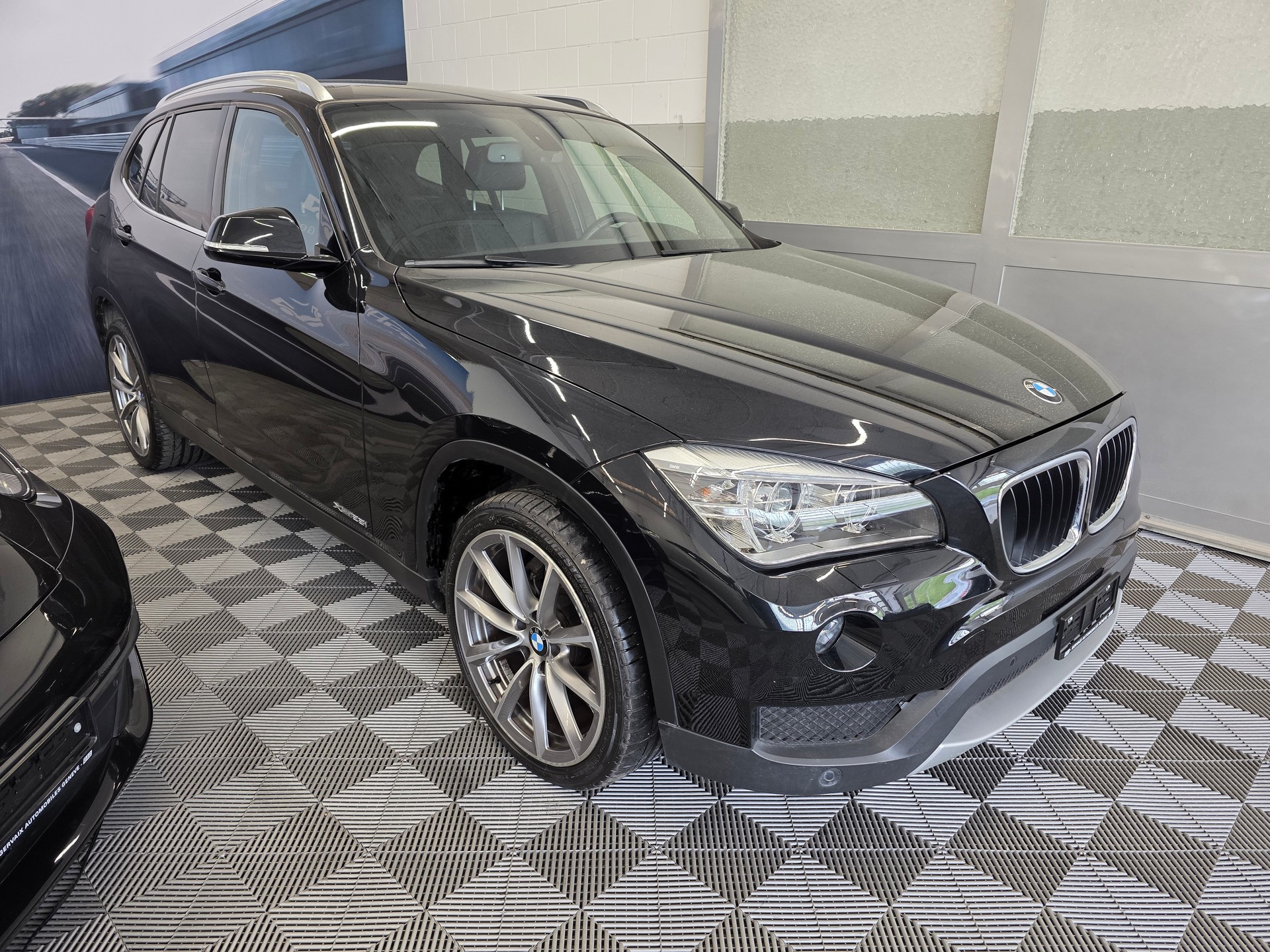 BMW X1 xDrive 28i Steptronic-showroom-element-2