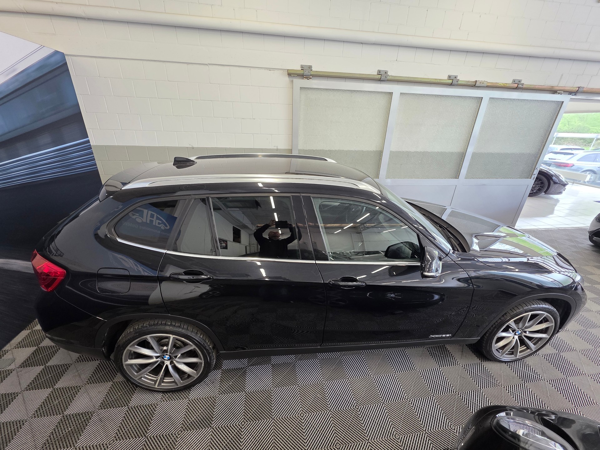 BMW X1 xDrive 28i Steptronic-showroom-element-3