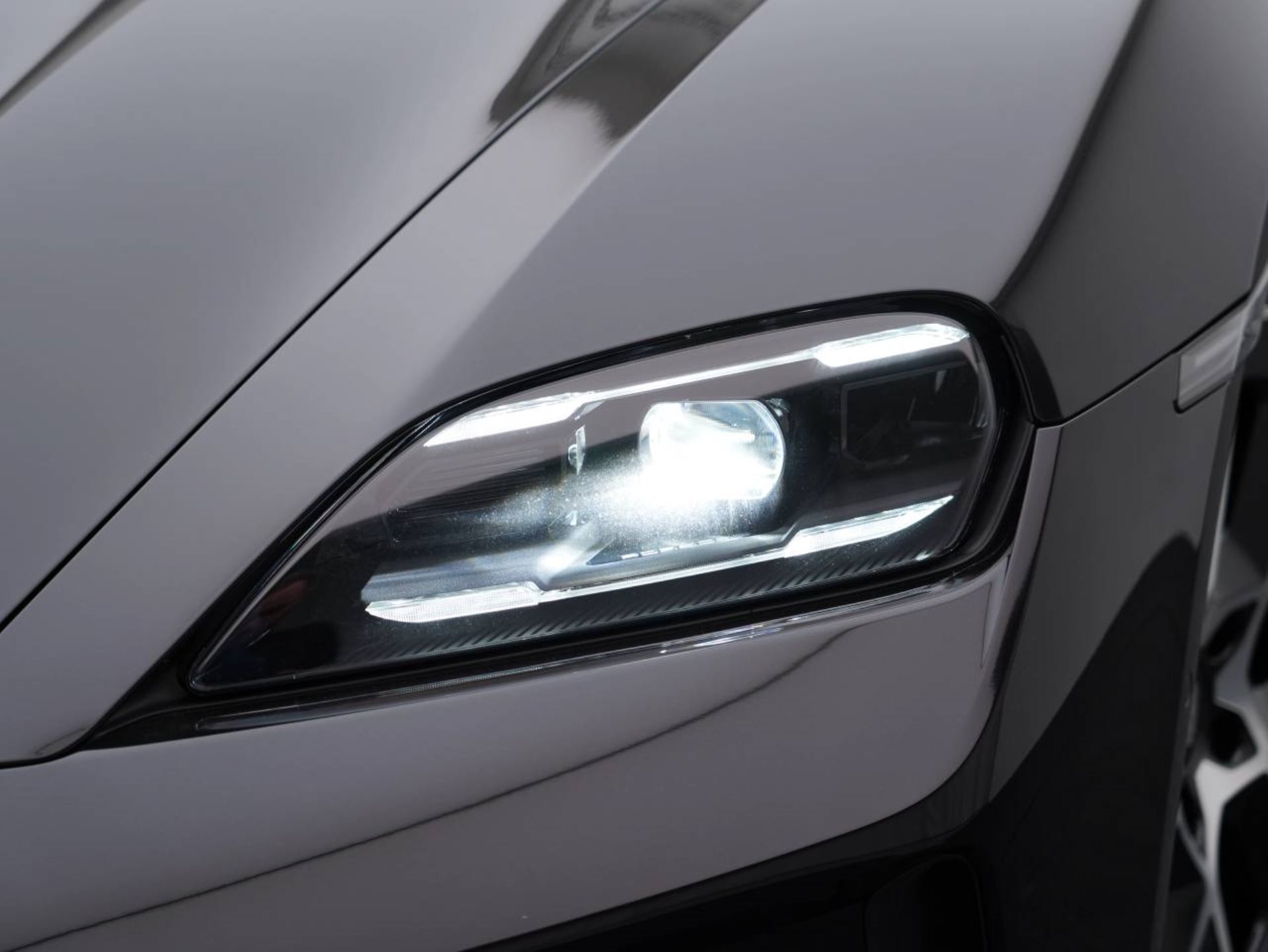 PORSCHE Taycan-image-11