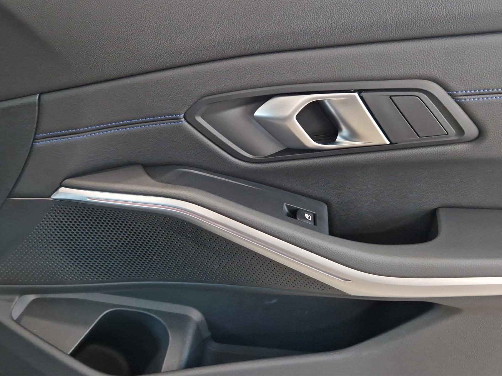 BMW 320d xDrive SAG Touring M Sport-image-16