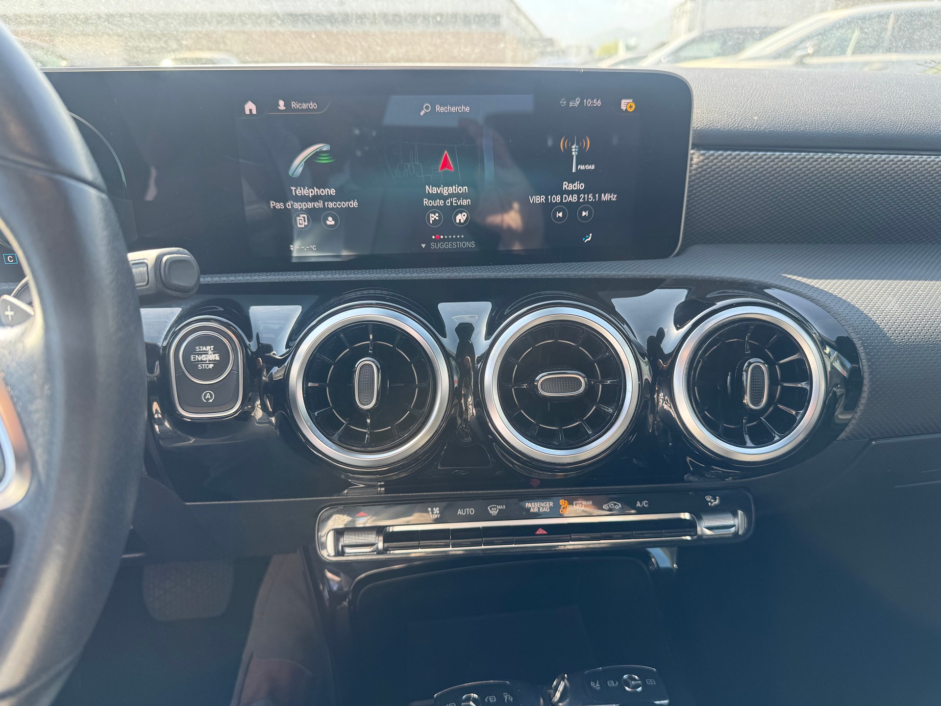 MERCEDES-BENZ A 220 Progressive 7G-DCT 4Matic-image-13