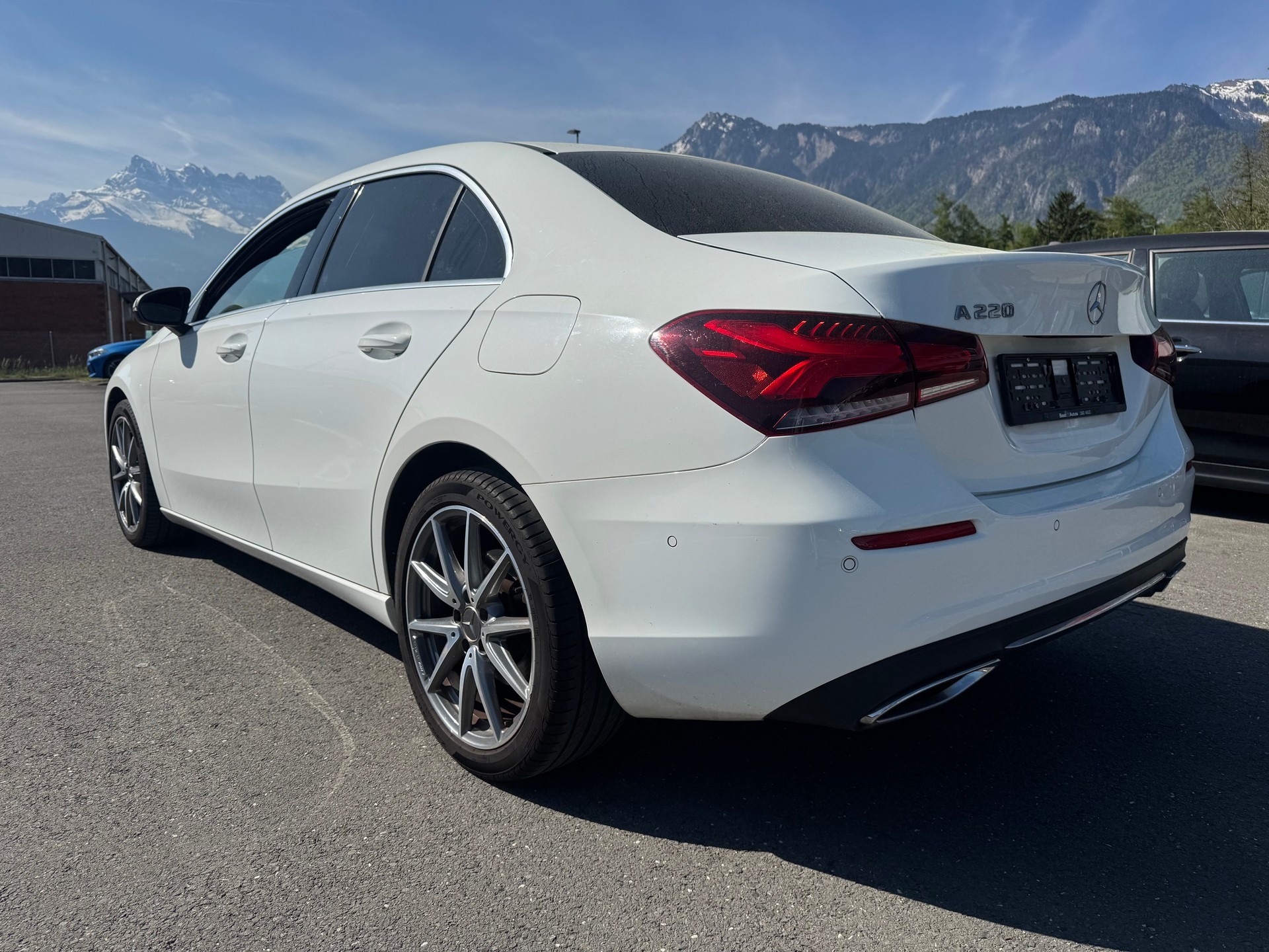 MERCEDES-BENZ A 220 Progressive 7G-DCT 4Matic-image-6