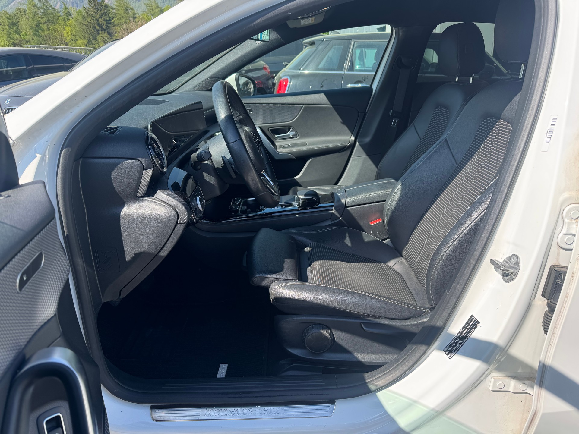 MERCEDES-BENZ A 220 Progressive 7G-DCT 4Matic-image-8