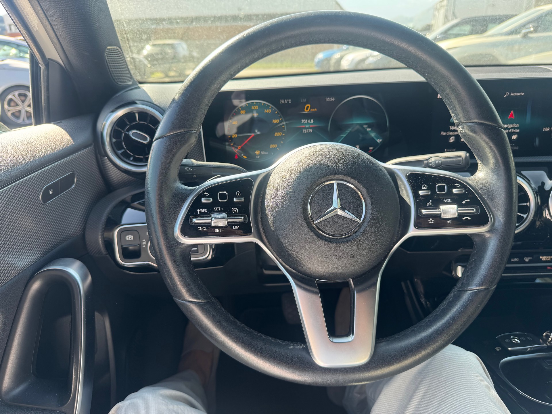 MERCEDES-BENZ A 220 Progressive 7G-DCT 4Matic-image-11