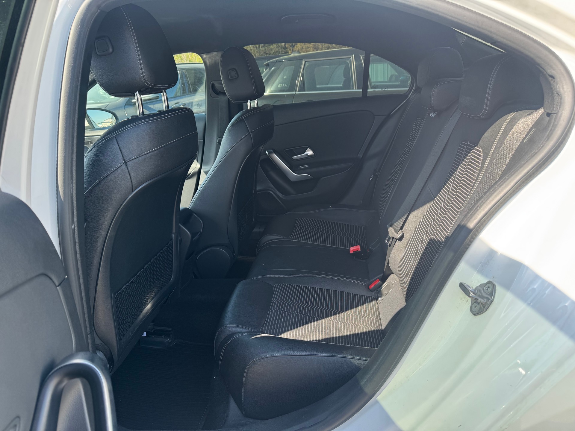 MERCEDES-BENZ A 220 Progressive 7G-DCT 4Matic-image-7
