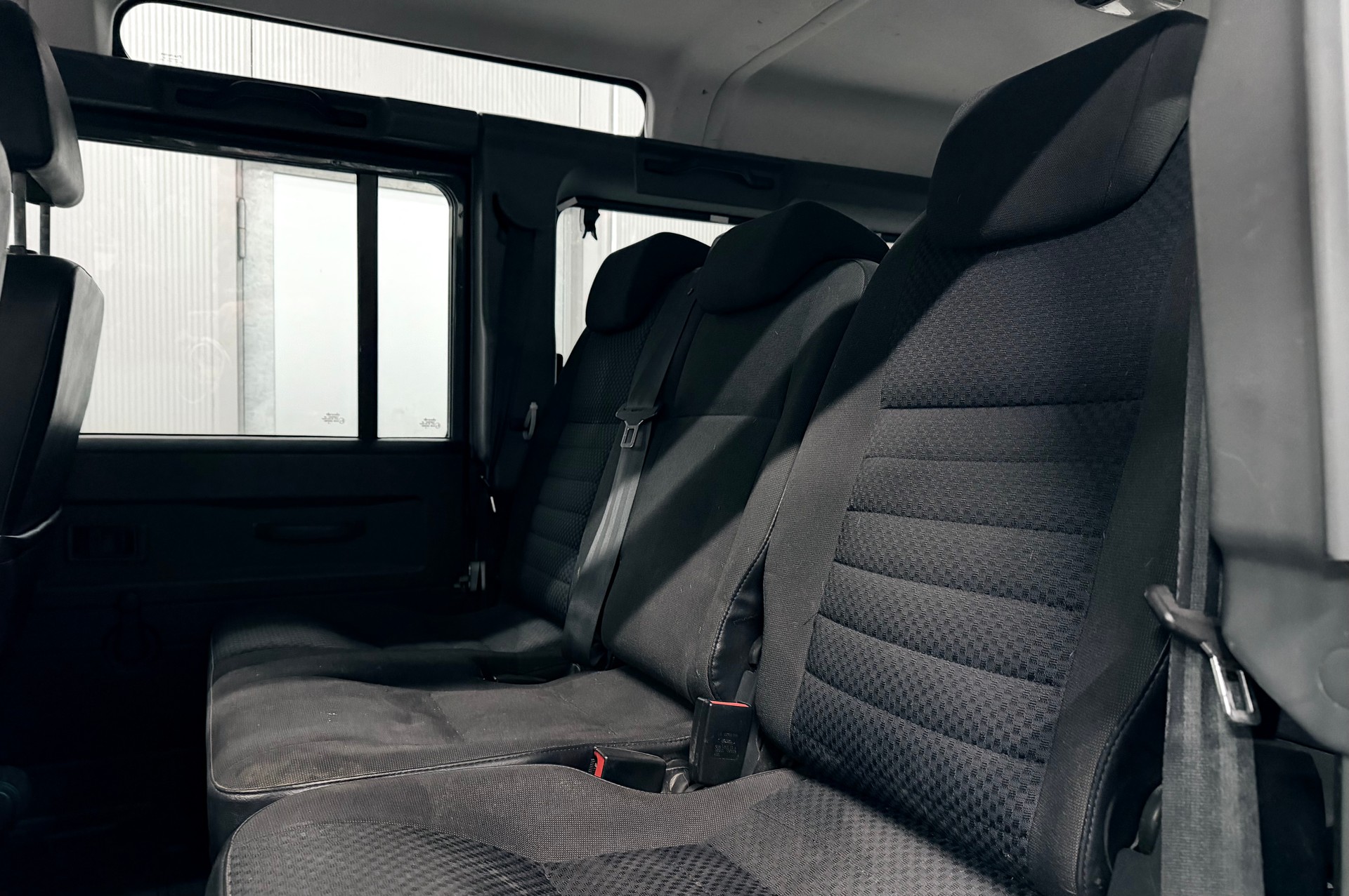 LAND ROVER Defender 110 SW 2.4Tdc-image-11