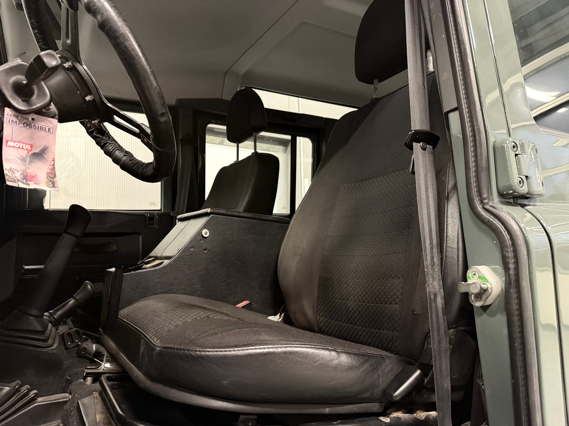 LAND ROVER Defender 110 SW 2.4Tdc-image-10