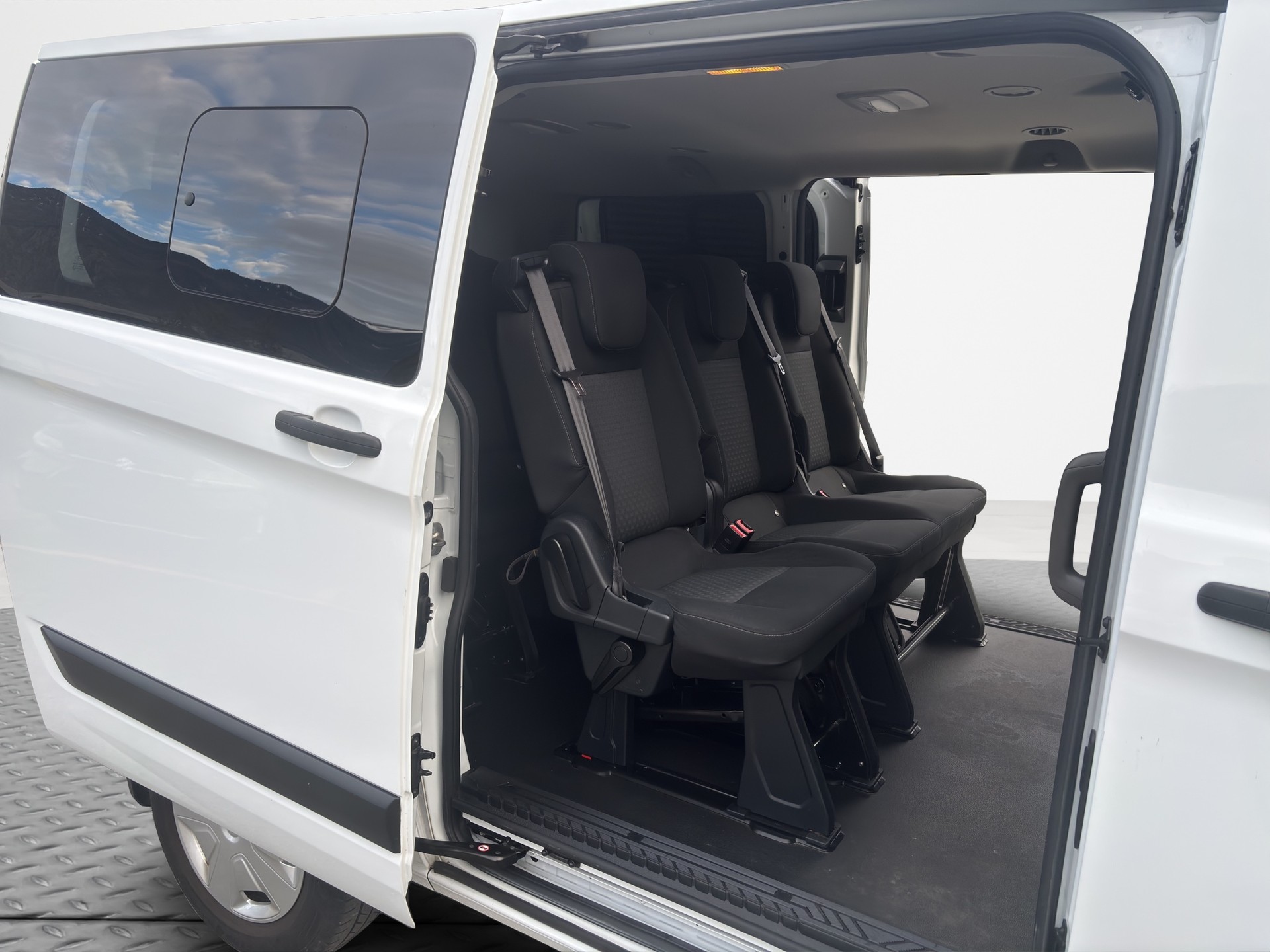 FORD Transit Custom 320 L1H1 Trend A-image-17