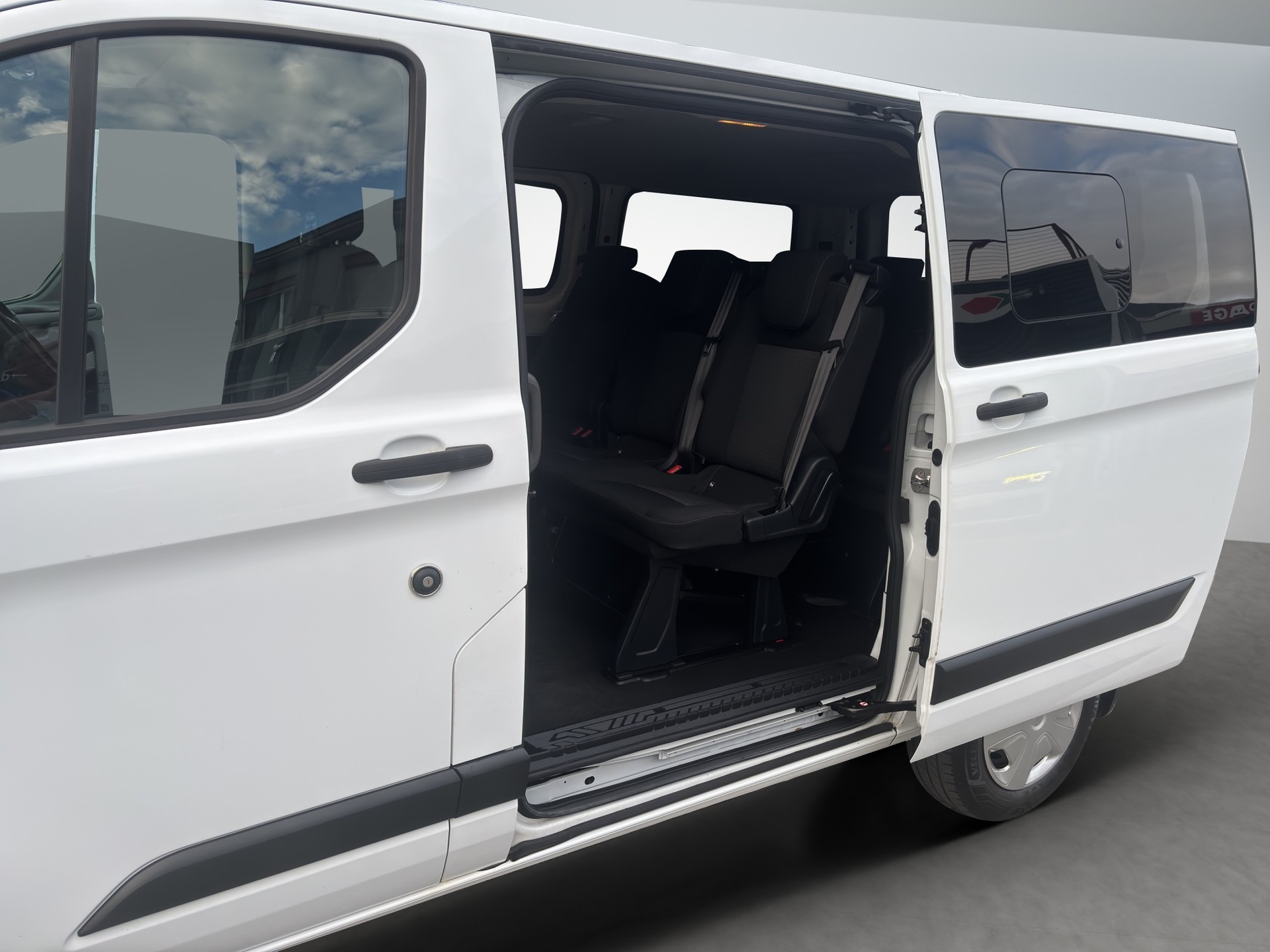 FORD Transit Custom 320 L1H1 Trend A-image-16