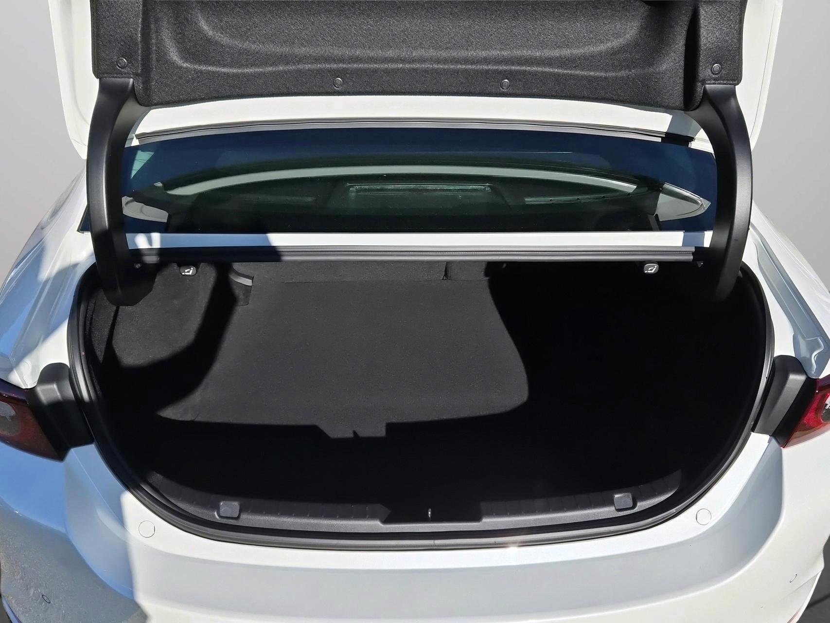 MAZDA 3 Sedan SKYACTIV-X M Hybrid 186 Revolution Automat-image-12