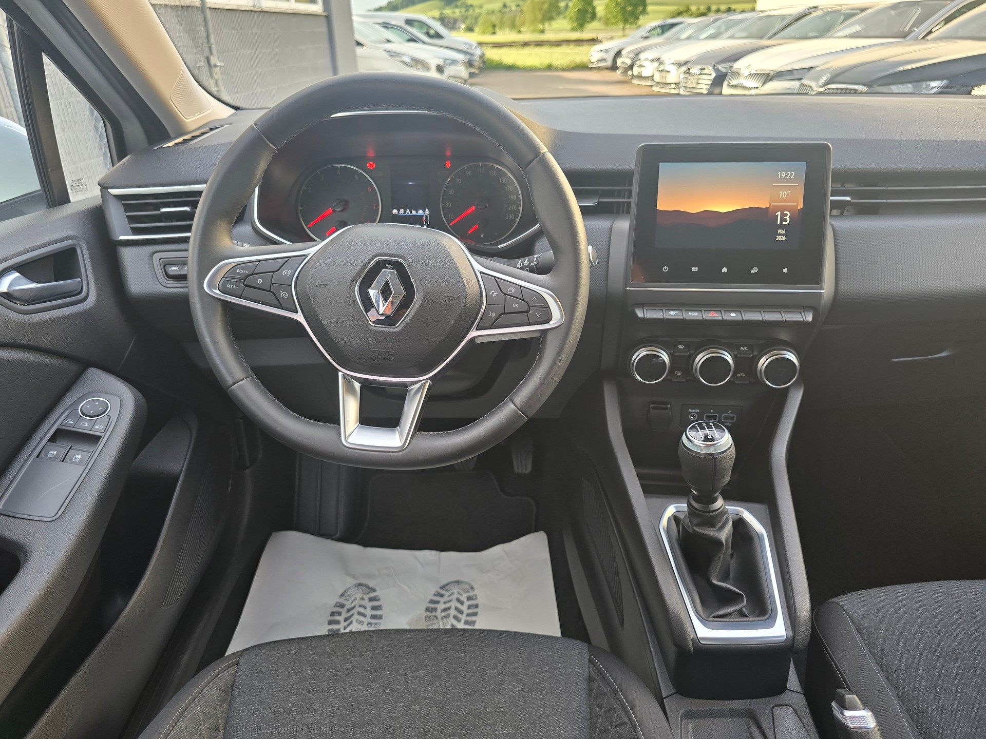RENAULT Clio 1.0 Business-image-8