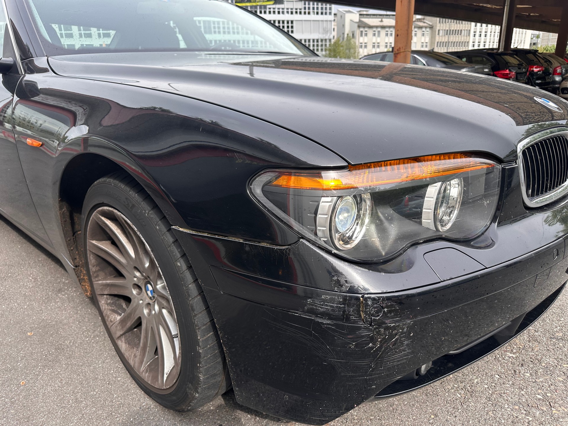 BMW 745i-image-2