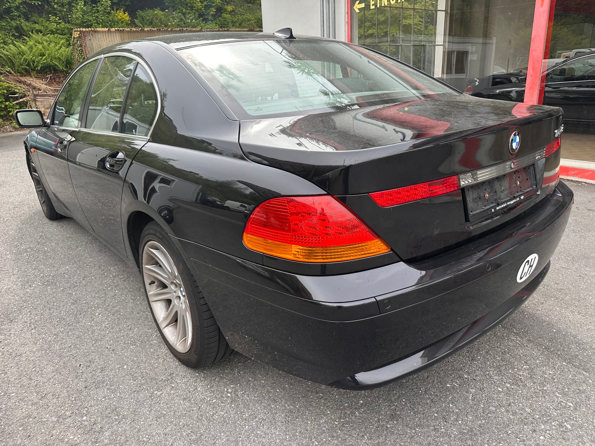 BMW 745i-image-4