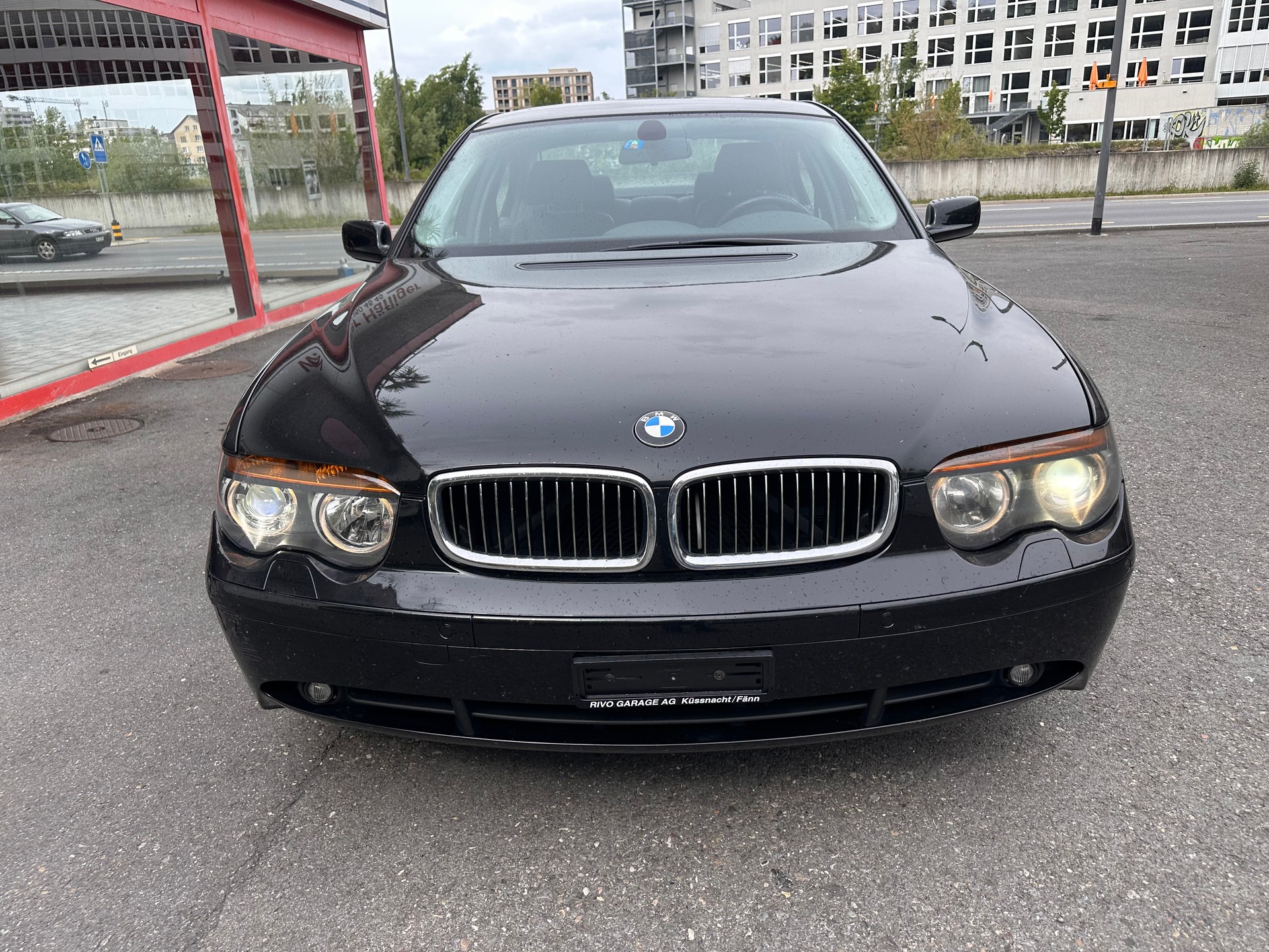 BMW 745i