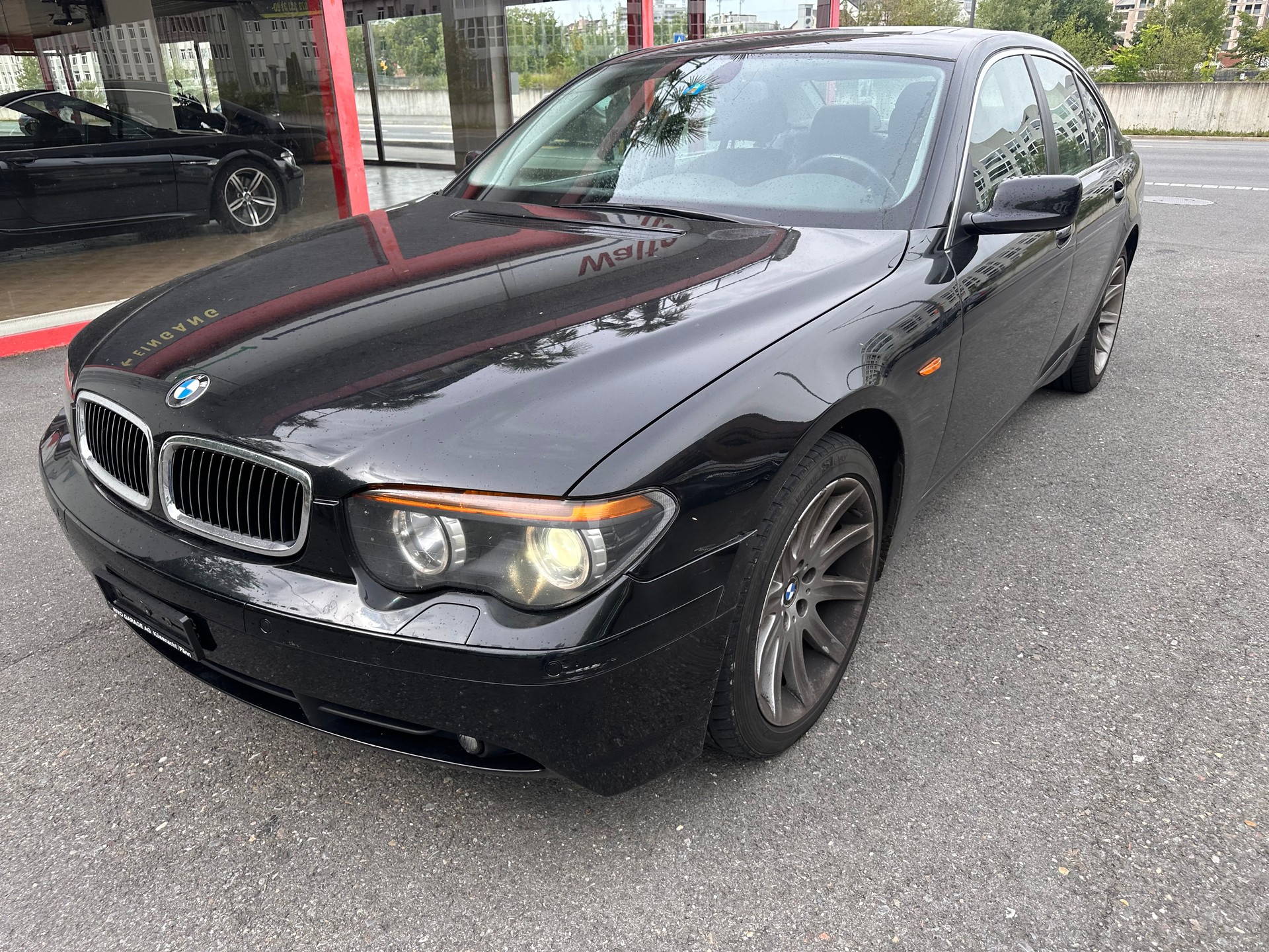 BMW 745i-image-1