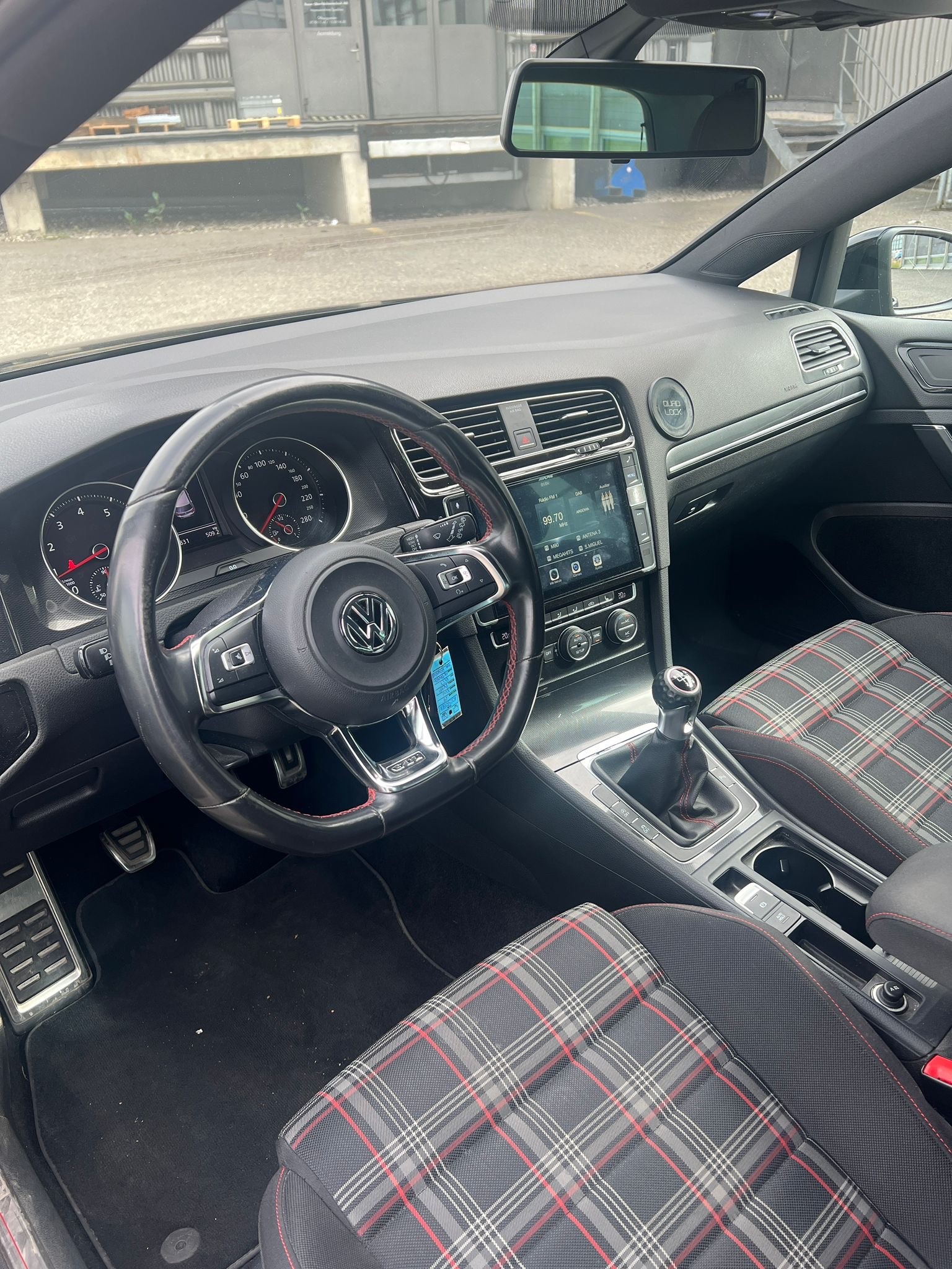 VW Golf 2.0 TSI GTI-image-9