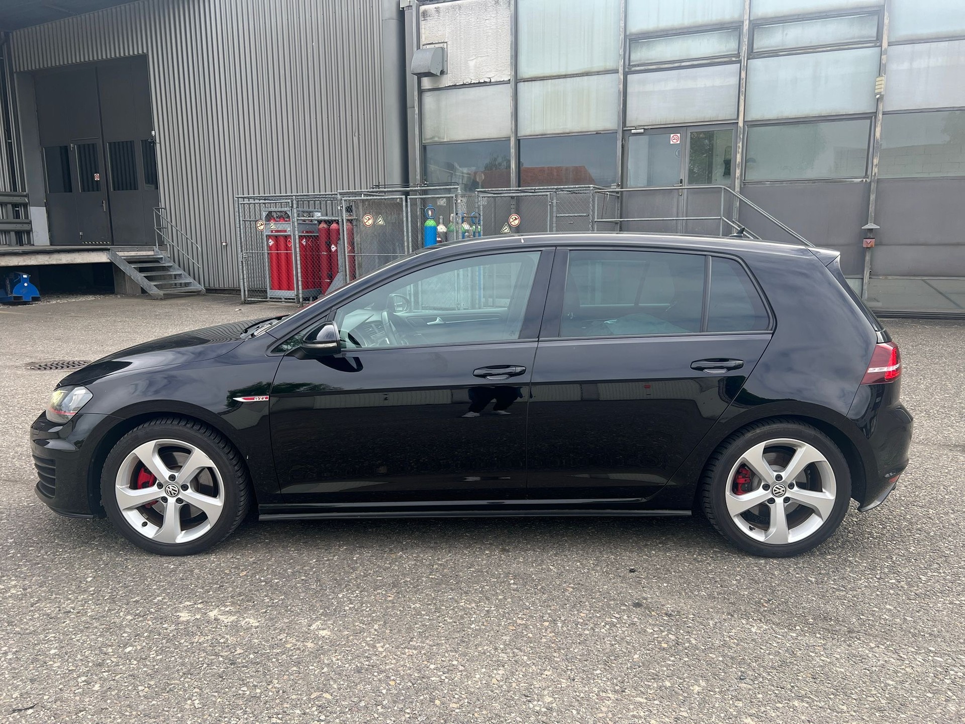 VW Golf 2.0 TSI GTI-image-5