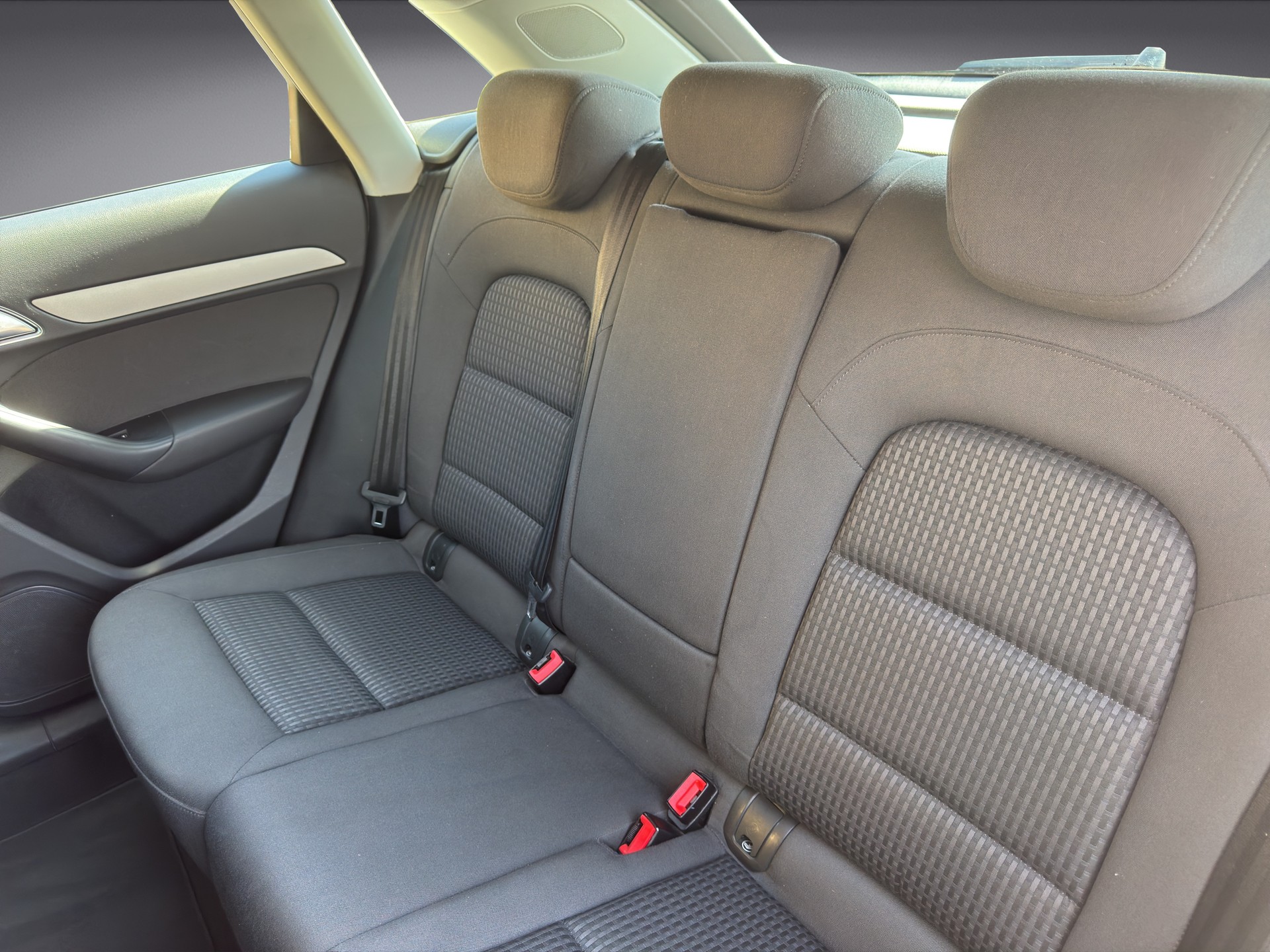 AUDI Q3 2.0 TDI 140 quattro S-Tronic-image-11