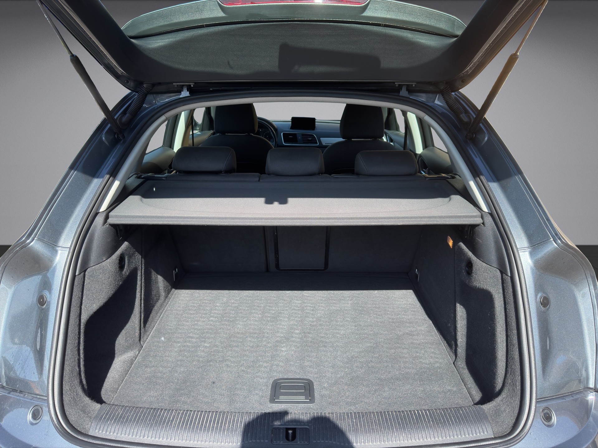 AUDI Q3 2.0 TDI 140 quattro S-Tronic-image-5