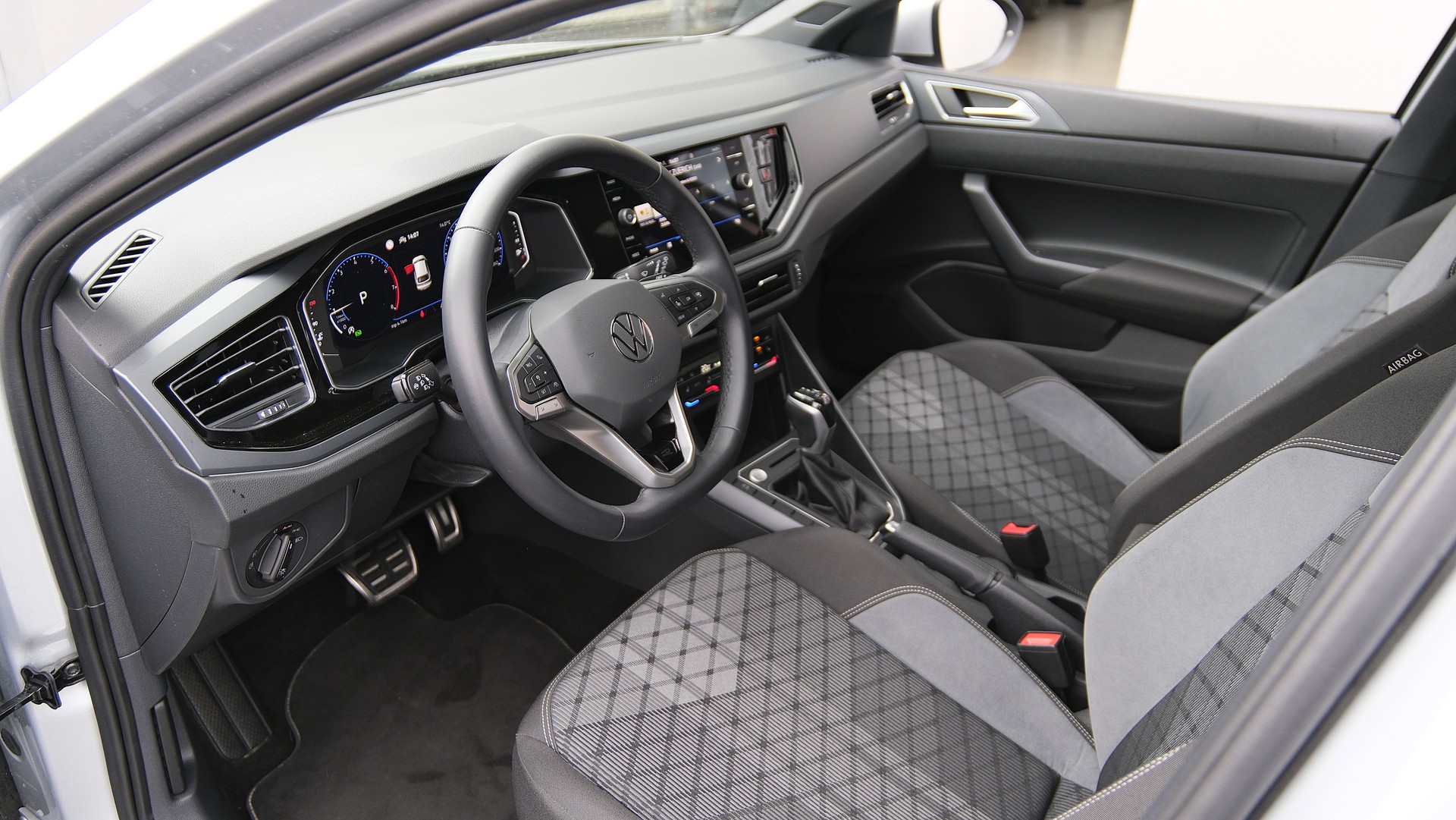 VW Taigo 1.0 TSI R-Line DSG-showroom-element-2