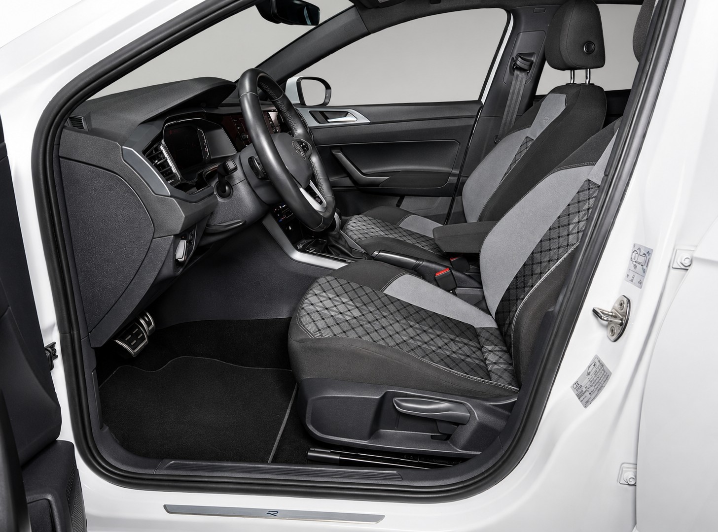 VW Taigo 1.0 TSI R-Line DSG CH FAHRZEUG AUS 1. HAND-image-6