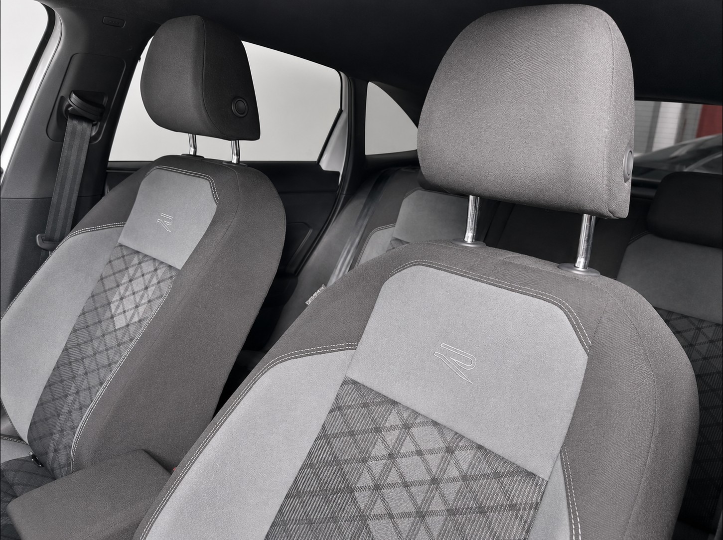 VW Taigo 1.0 TSI R-Line DSG CH FAHRZEUG AUS 1. HAND-image-13