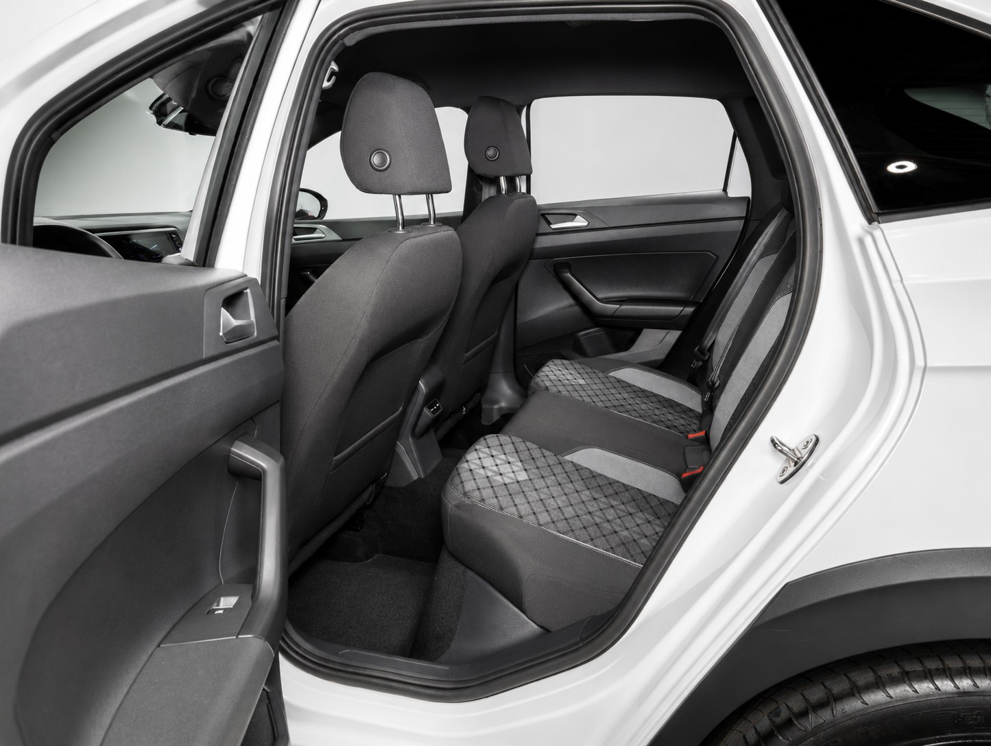 VW Taigo 1.0 TSI R-Line DSG CH FAHRZEUG AUS 1. HAND-image-9
